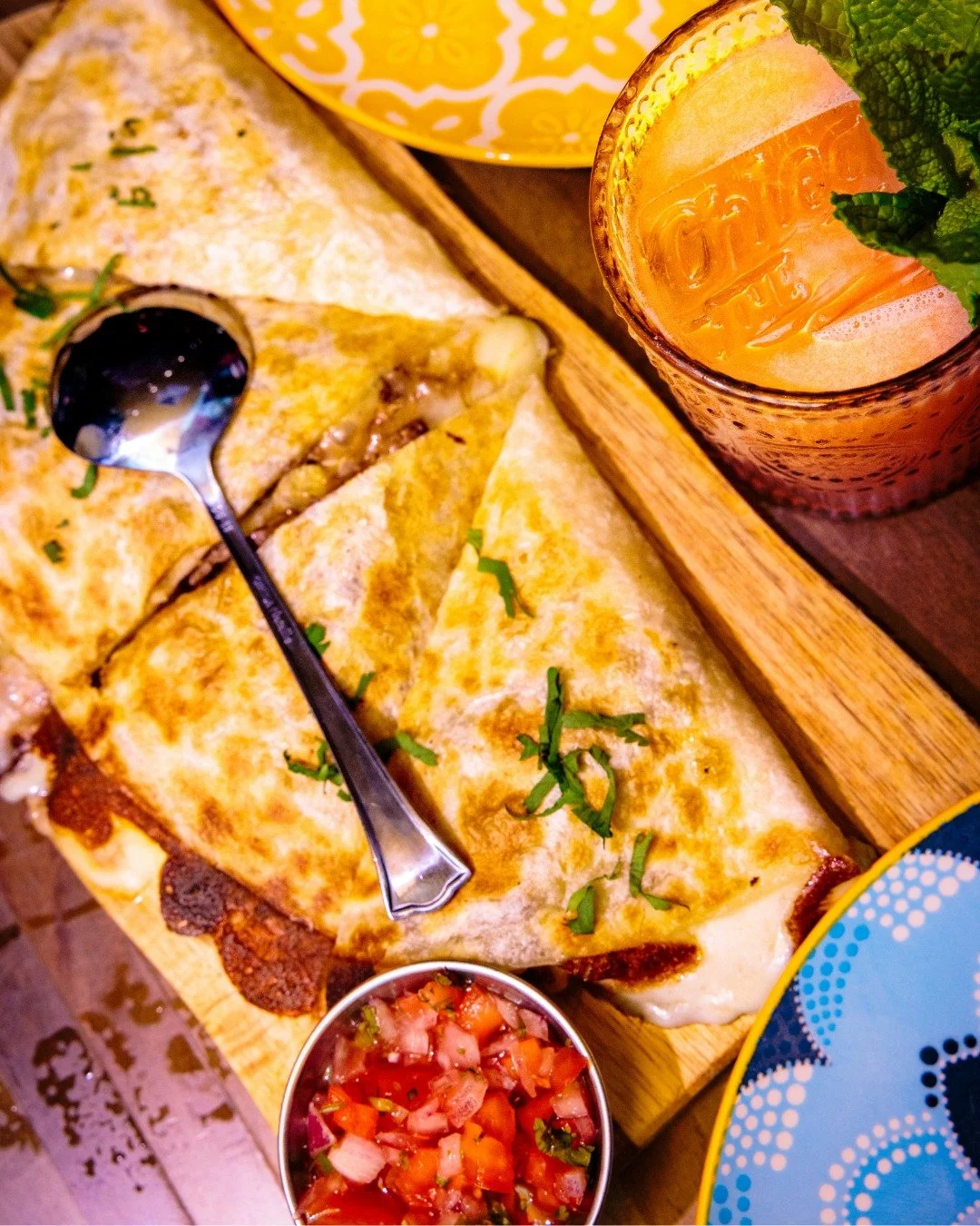 Our flavor filled quesadilla paired with a signature Chica cocktail. This is what the perfect weekend looks like.

Join us and grab a bite!

📍Chica &amp; the Don | 24 E 21st St, New York, NY 10010

Samba Show Fri &amp; Sat @ 8PM
Dinner | Tuesday to 