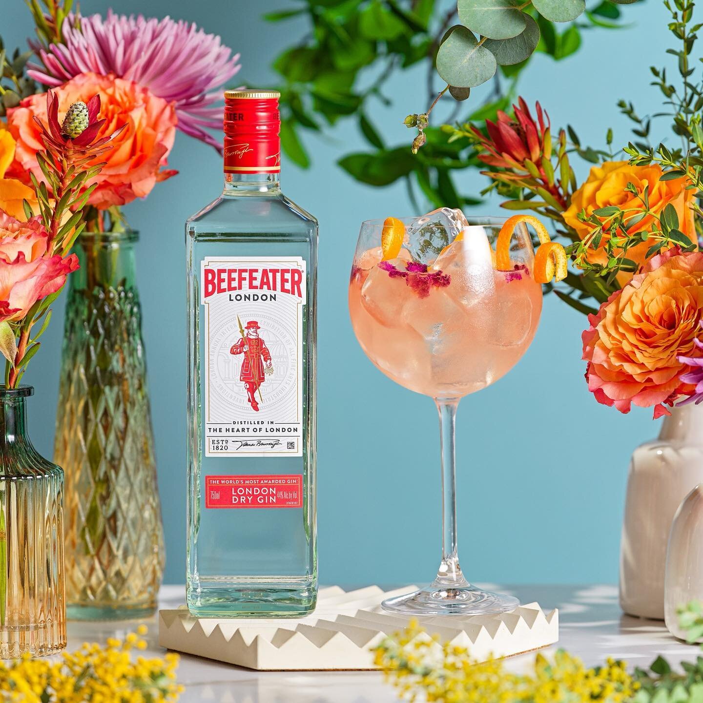Ring in the spring with #Beefeater💐🍸

&ldquo;Beefeater's tasting notes are clean &amp; earthy, with juniper &amp; citrus, while the palate is smooth &amp; clean, with orange &amp; coriander. Beefeater is a wonderfully balanced and smooth gin for a 