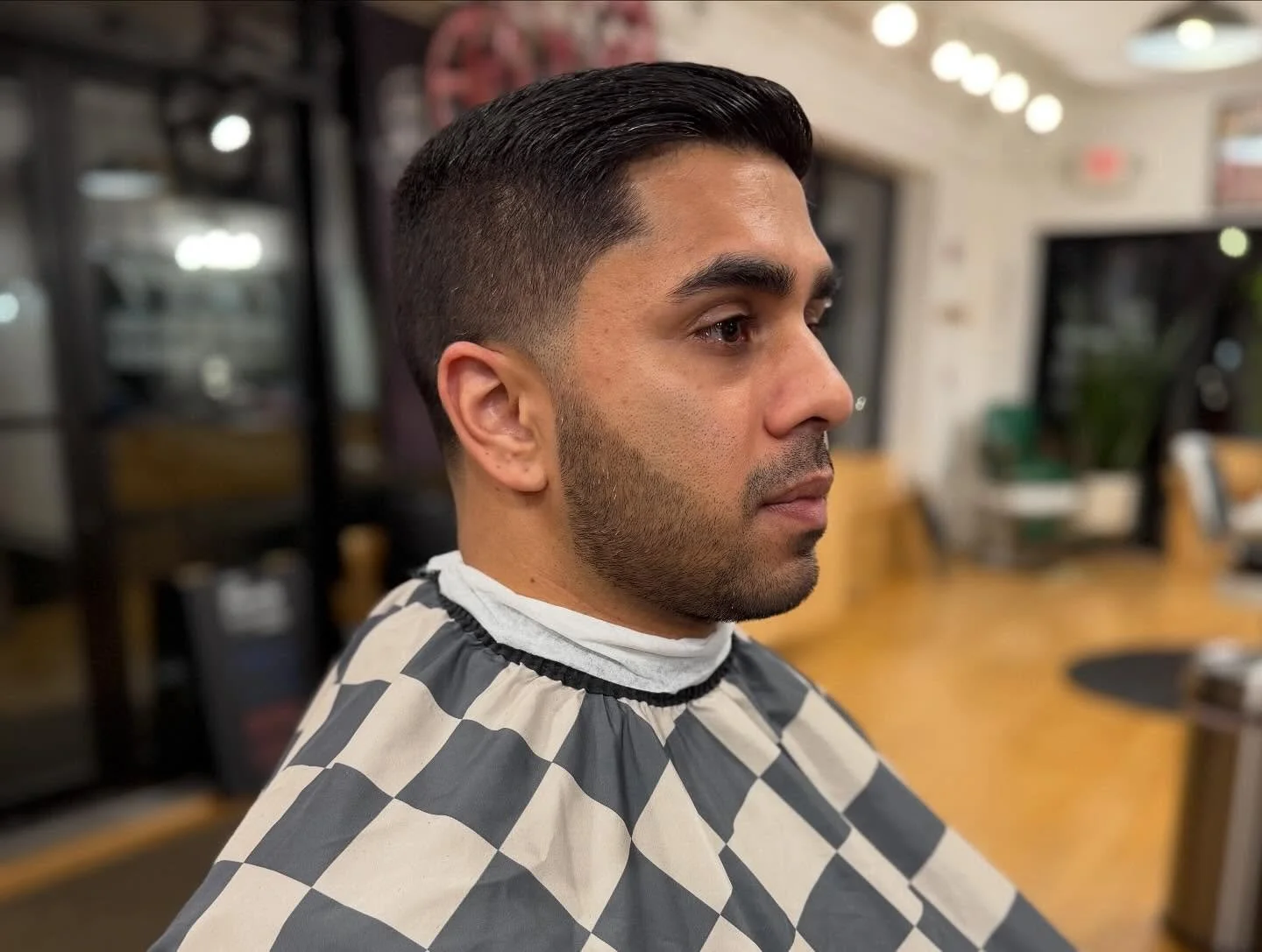 This is a big glow-up! Heavy bulk ➝ clean taper + natural side part. Your neighborhood barber&rsquo;s got you. Swing by and get cleaned up.

📍Your Friendly Neighborhood Barber 

#YourFriendlyNeighborhoodBarber #BeforeAndAfter #FreshCut #Neighborhood