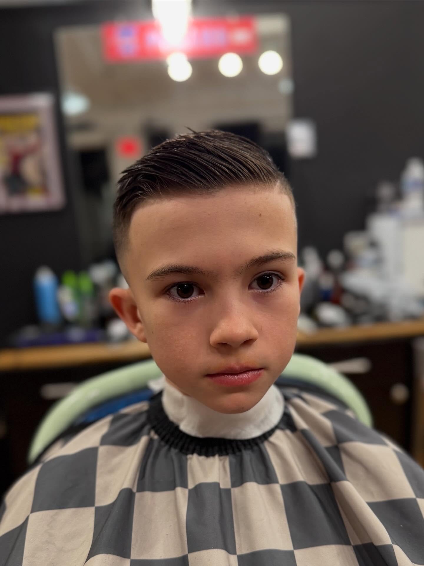 A solid cut and an even better experience. Nick holding it down at Your Friendly Neighborhood Barber &mdash; where everyone&rsquo;s welcome and the details matter.

📍Your Friendly Neighborhood Barber 

#YourFriendlyNeighborhoodBarber #NeighborhoodBa