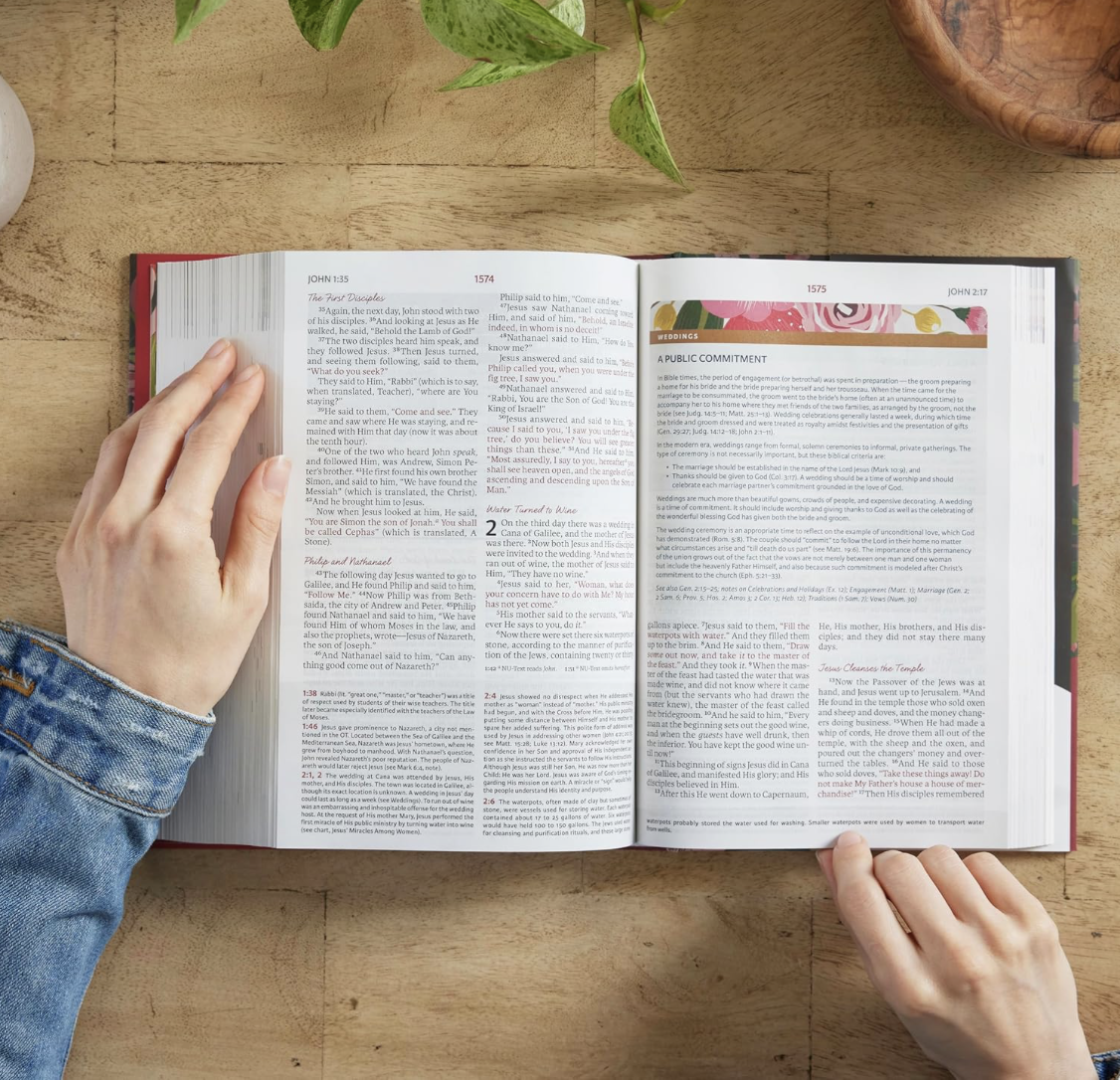 NKJV, The Woman's Study Bible, Hardcover, Red Letter, Full-Color Edition: Receiving God's Truth for Balance, Hope, and Transformation