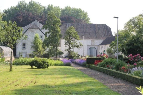 Pareltjes langs het pad: overpeinzing bij een Speelhof