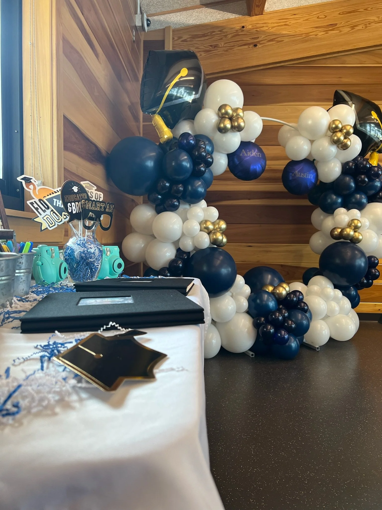 webster-park-grad-party-decorations.JPG
