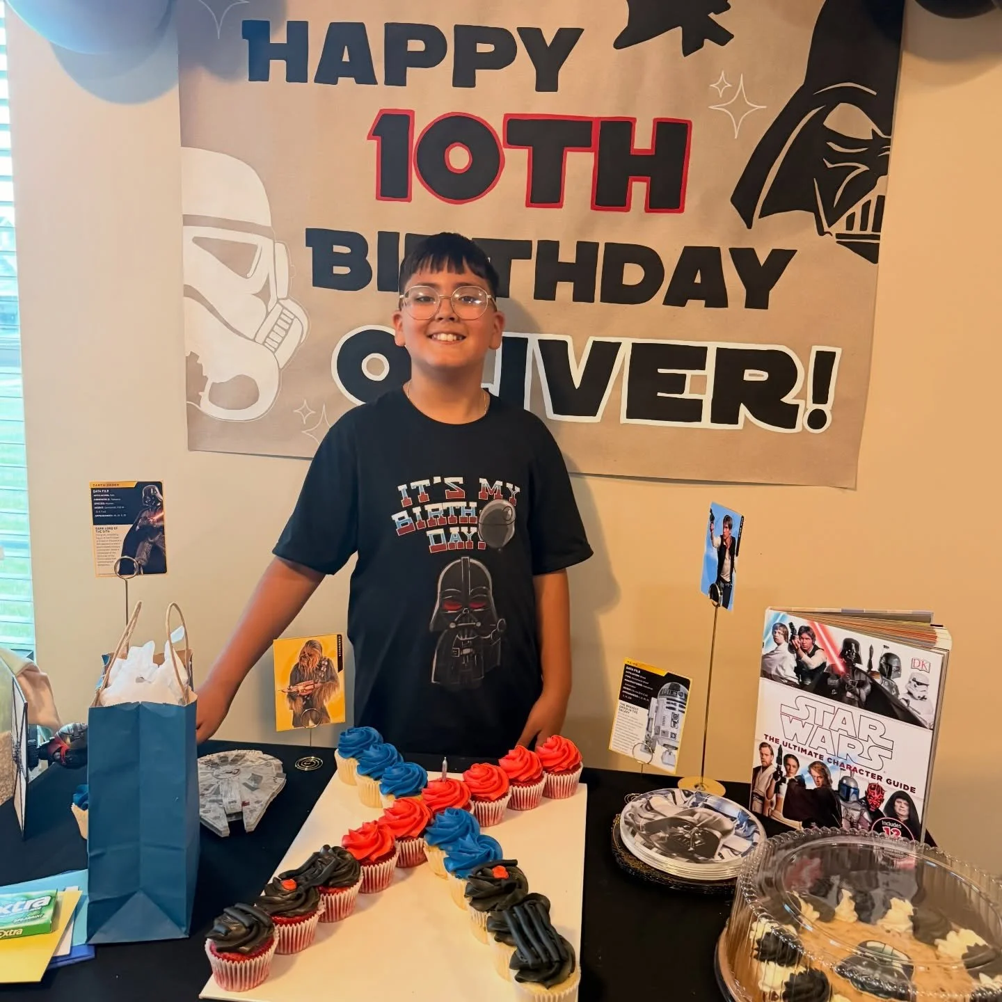 Oliver&rsquo;s Episode X 

🧁 @spoonfulofsugarbakes 
🪧 @partygirlbanners 

#starswars #starwarsbirthday #birthdayparty #homeparty