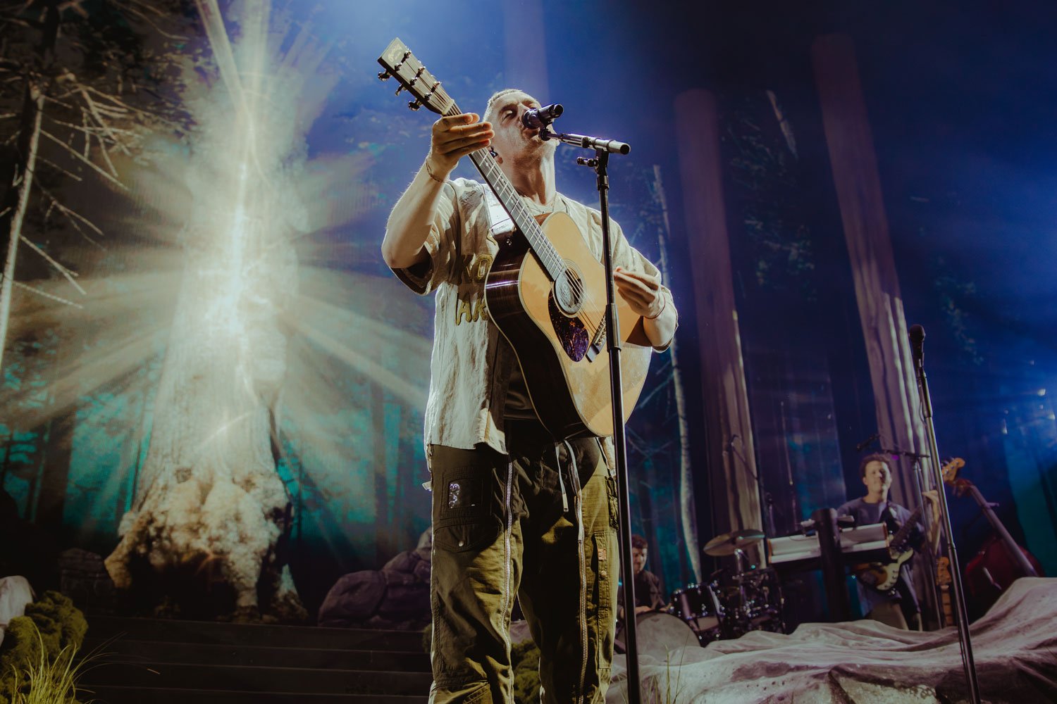 Dermot Kennedy Brings Heart and Harmony to Leeds