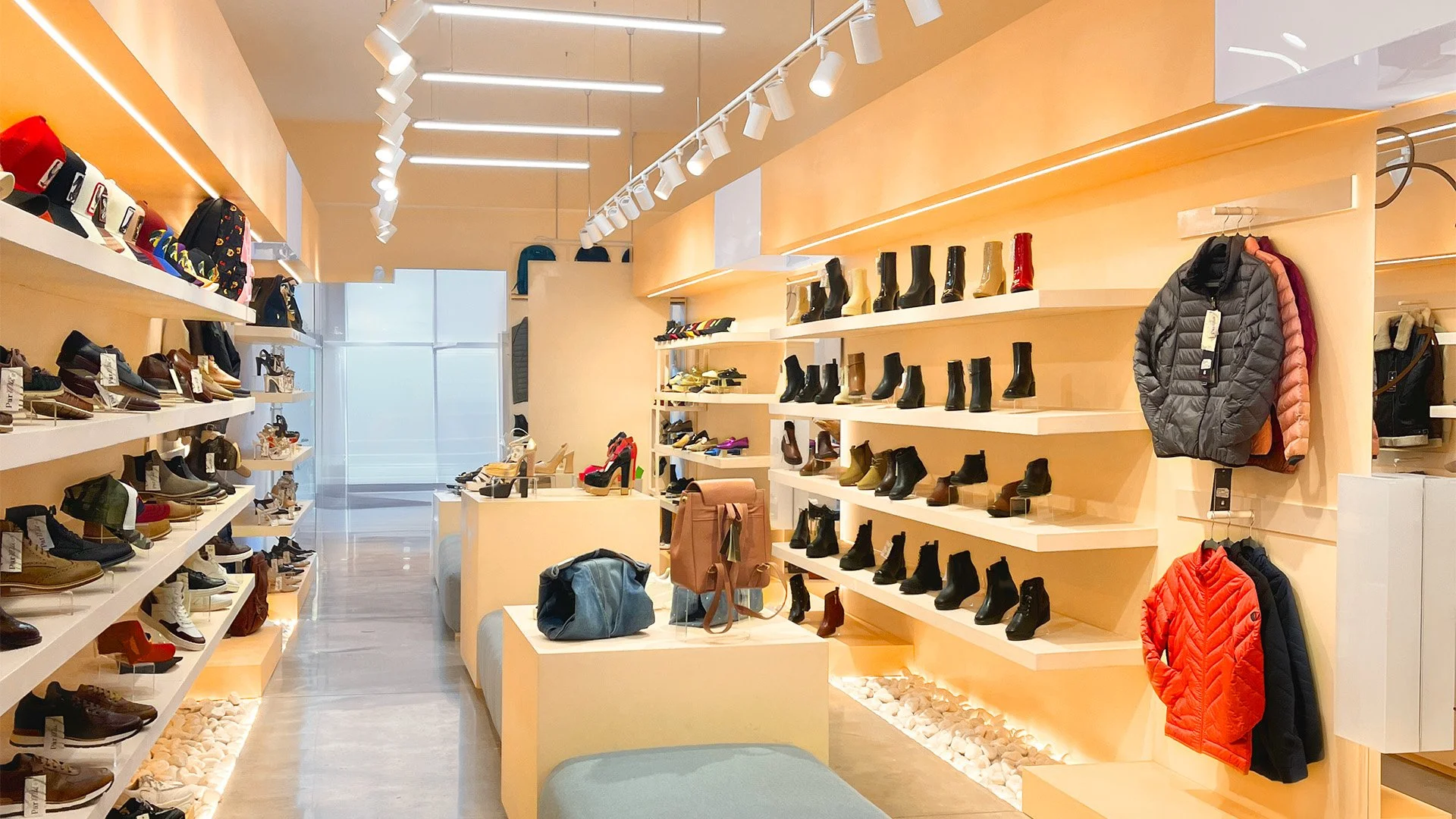 diseño-de-interiores-zapateria-moderna.jpg