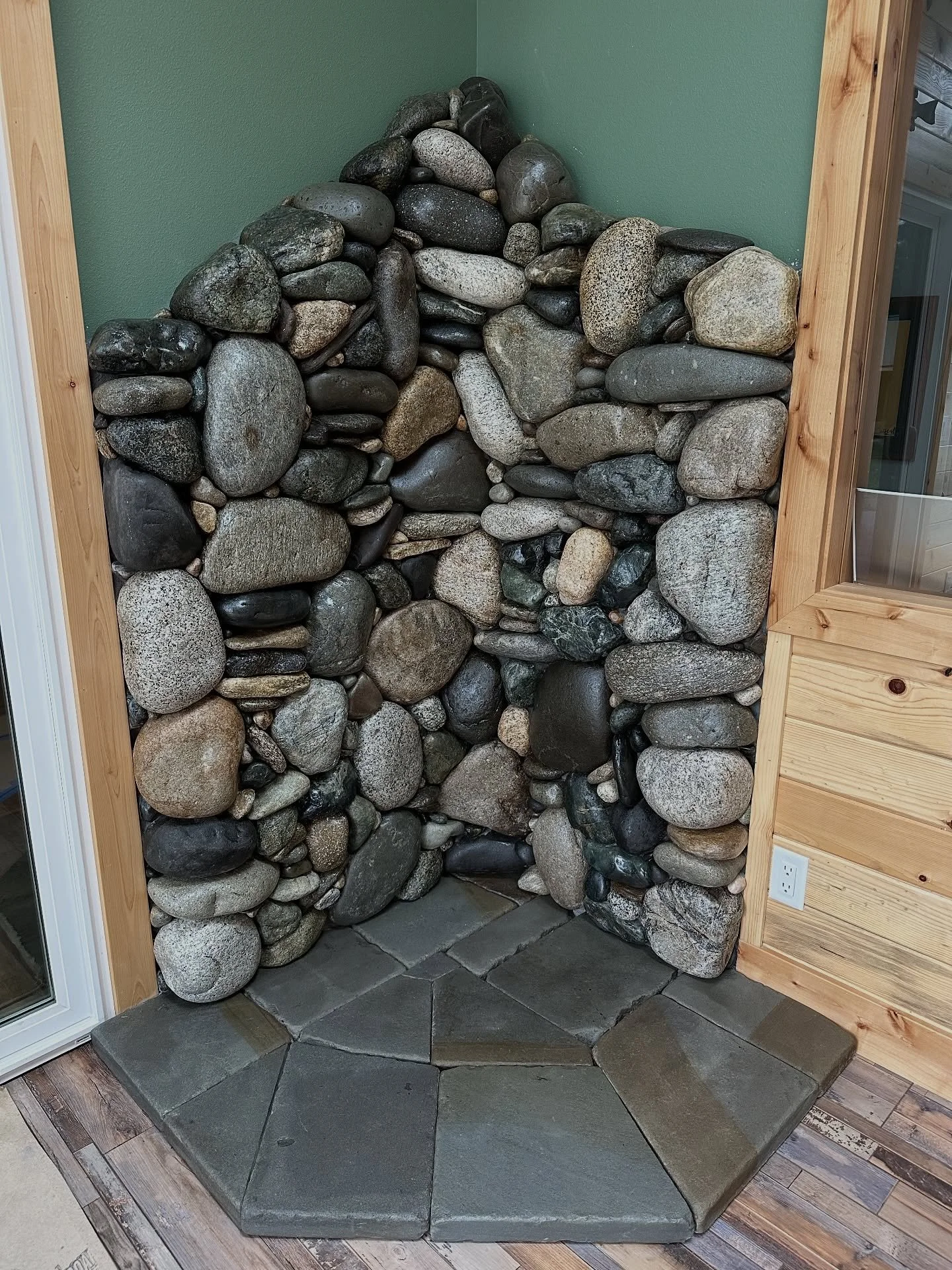 What difference does sealer make? It essentially makes the stone look wet. It's an option for each client, and some really like the look. When the people I work for are happy - I'm happy #millerstoneworks #stone #stoneart #stonework #stonemasonry #st