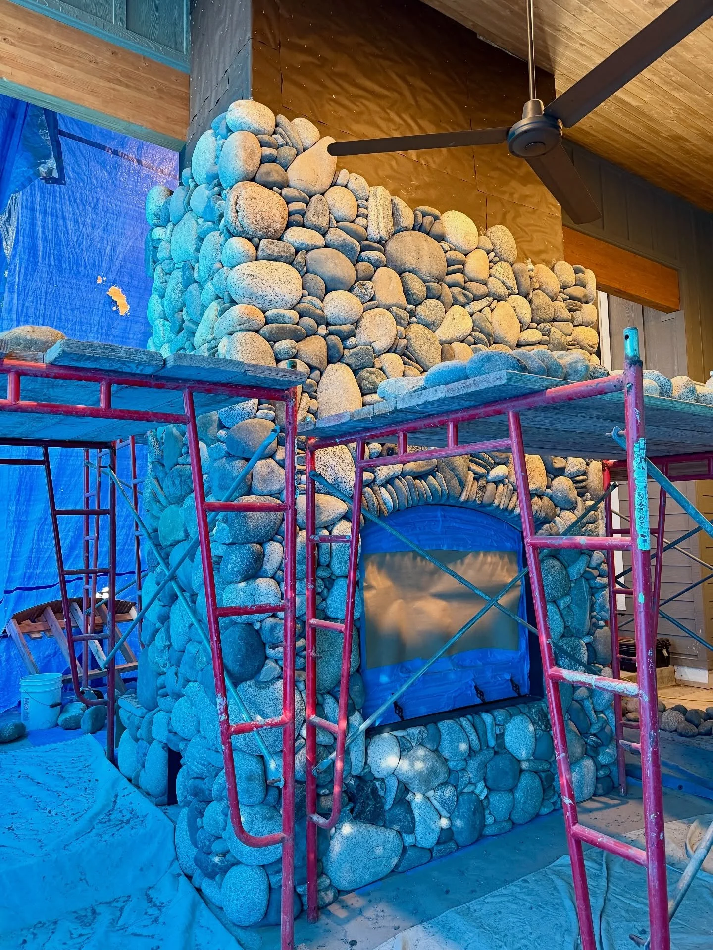 Moving on up #millerstoneworks #stone #stoneart #stonework #stonemasonry #stonemason #naturalstone #drystackstone #design #stonedesign #construction #contractor #masonrycontractor #masonry #stonefireplace #fireplace #fireplacedesign #riverrock