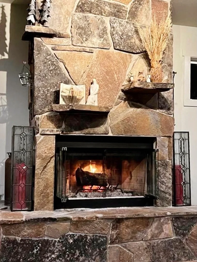 An oldie but a good one when we could hand collect these large pieces for a unique look #millerstoneworks #fireplace #stonemasonry #fireplacedesign #rockwork