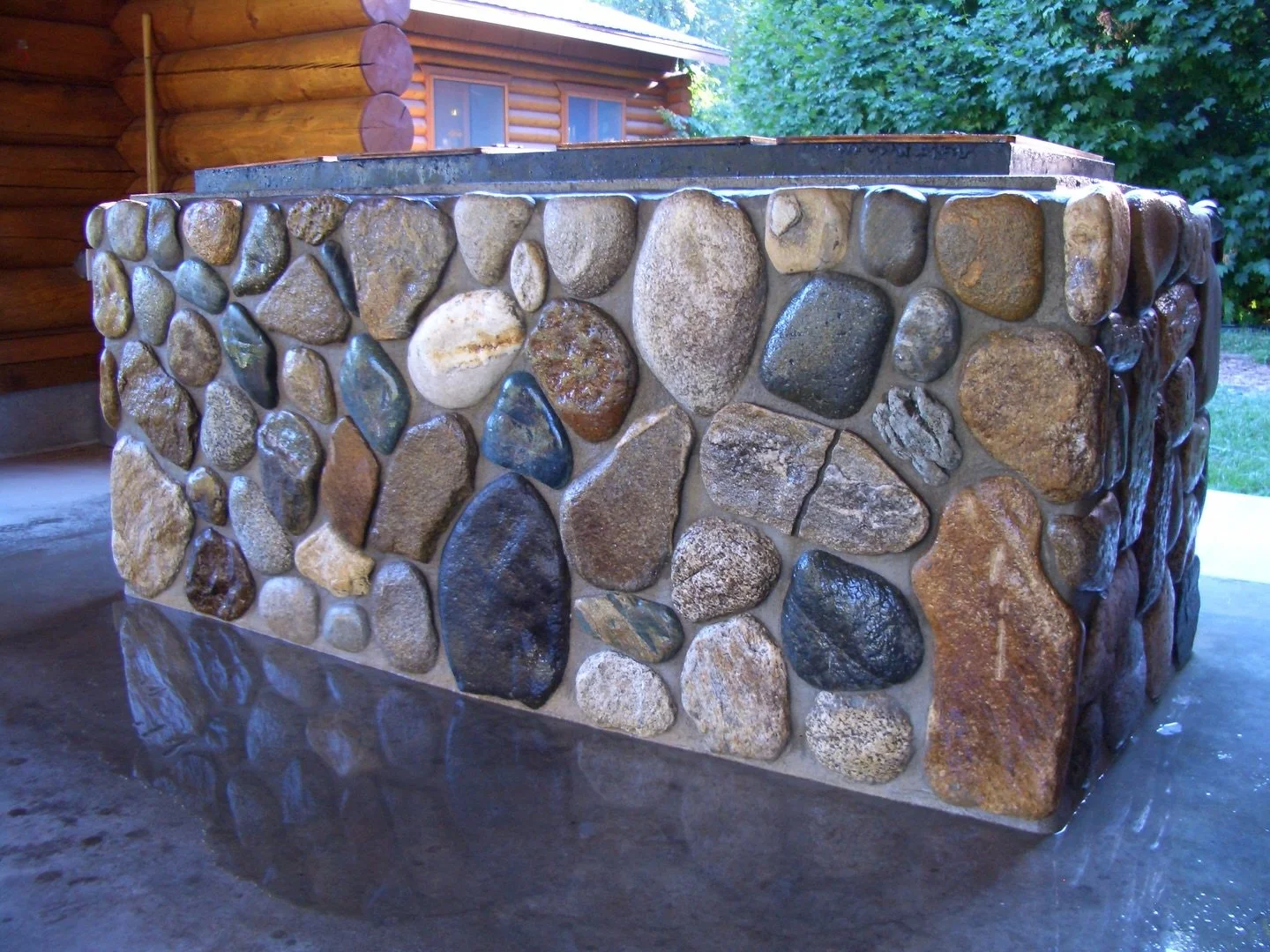 Here's a real throwback, this was a project of mine from high school - a river rock facing to an outdoor barbecue @talltimberranch #millerstoneworks #throwback #riverrock #masonry #seniorproject