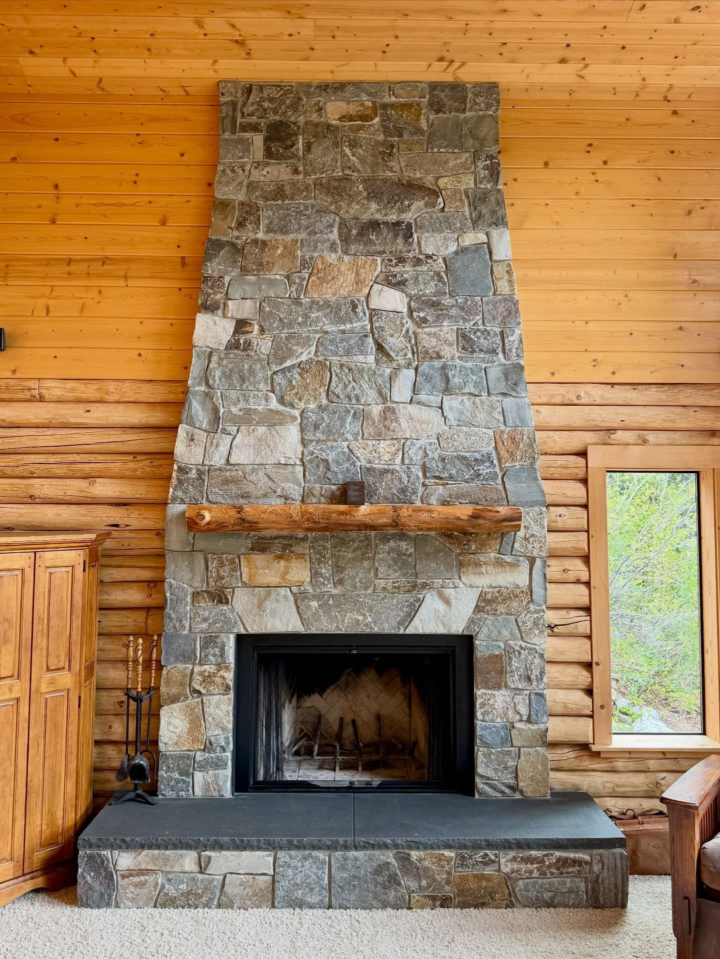 Some finished pics of the latest fireplace #millerstoneworks #fireplace #masonry #stonemasonry #livingroomdesign