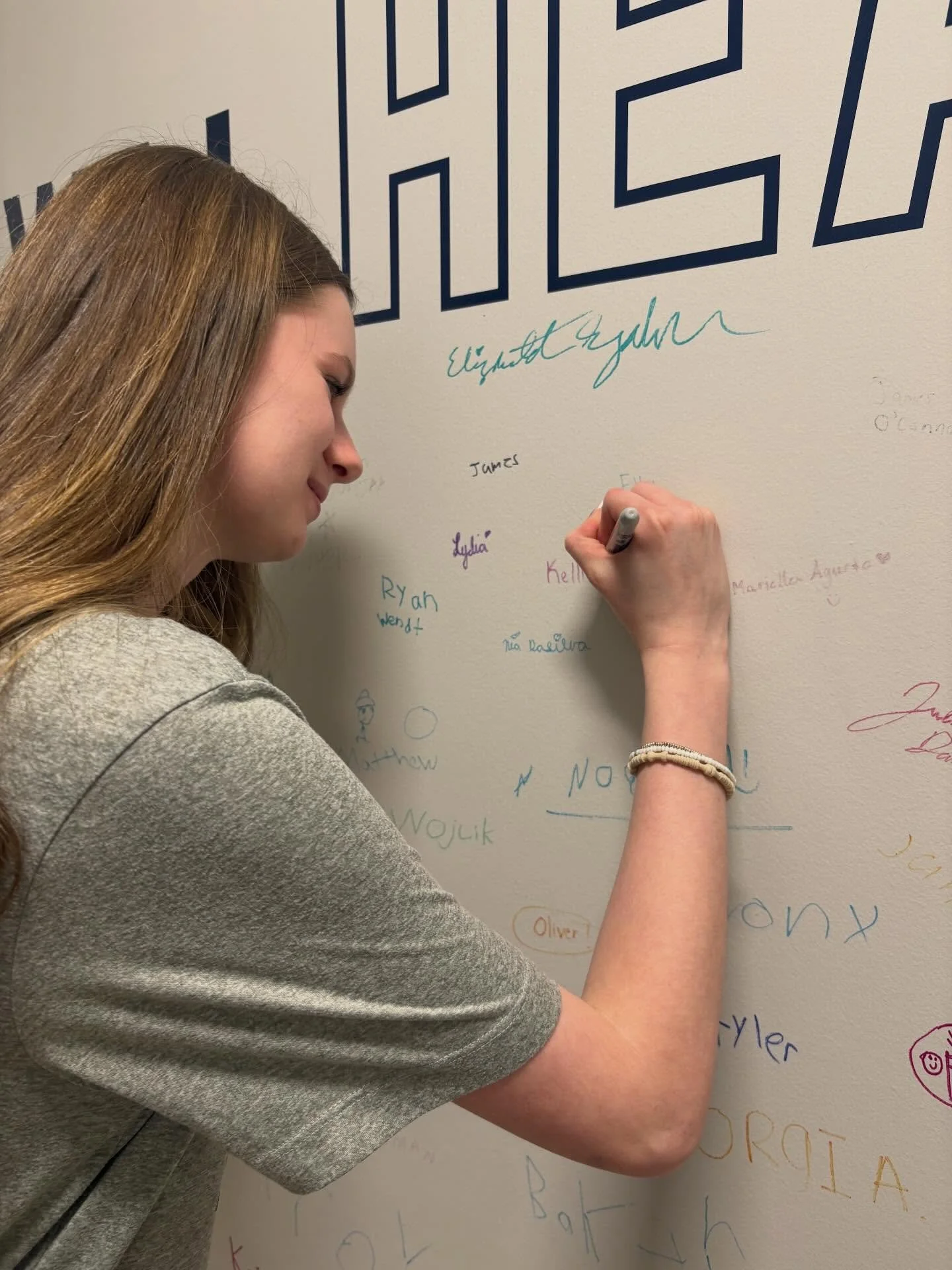 Signed, sealed, and healed! ✨
Each patient leaves their mark, reminding us that recovery is possible💪.
#HealingTogether #Dr.Dean #morristown #kidsortho