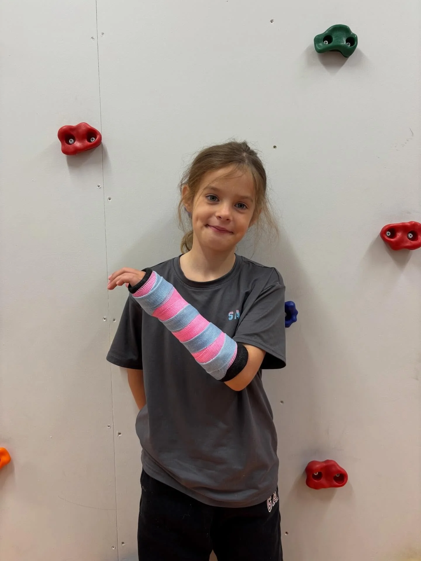 Not only do we fix bones here, we make fashion statements! From glitter to stripes 👌🏽
We&rsquo;ve got a cast color for every personality!😆
#whoknewhealingcouldbestylish #DrEllenDean #kidsortho #morristown