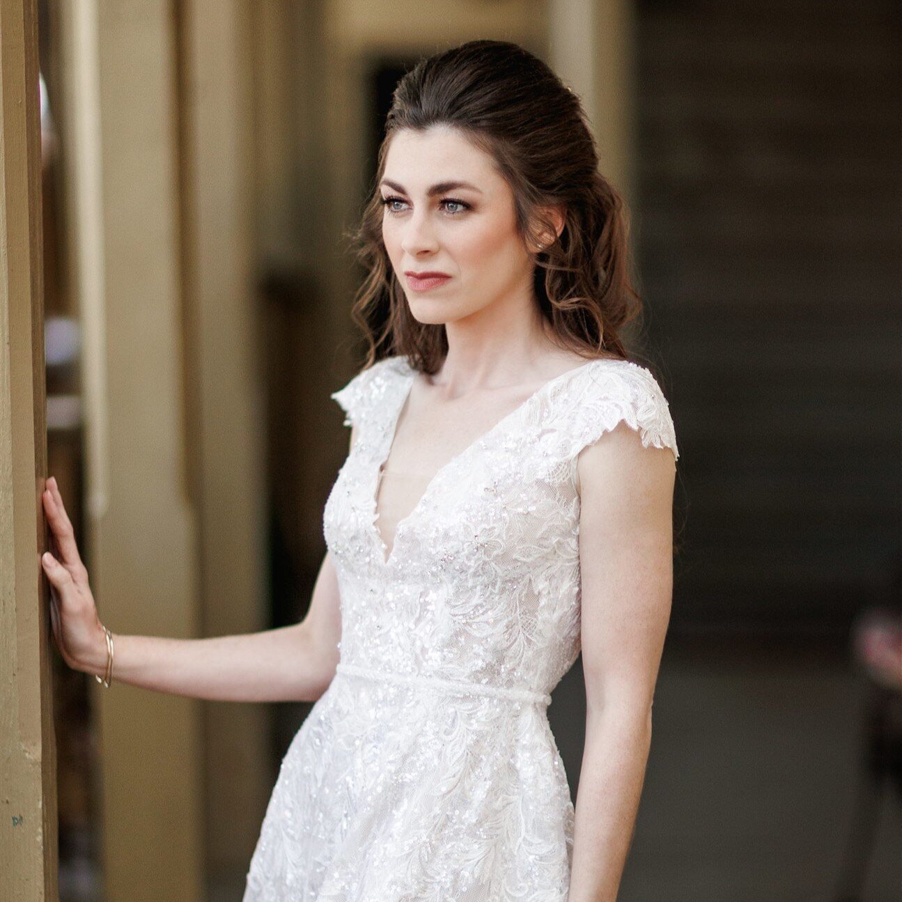 Happy Thursday! We love this soft, neutral glam done by Amanda for one of our beautiful Hopcraft brides! ♡👰

Hair and Makeup by Amanda for Hopcraft Collective: @nomadichmua
Photo by: @iveypictures

#floridawedding #floridaweddings #newenglandwedding