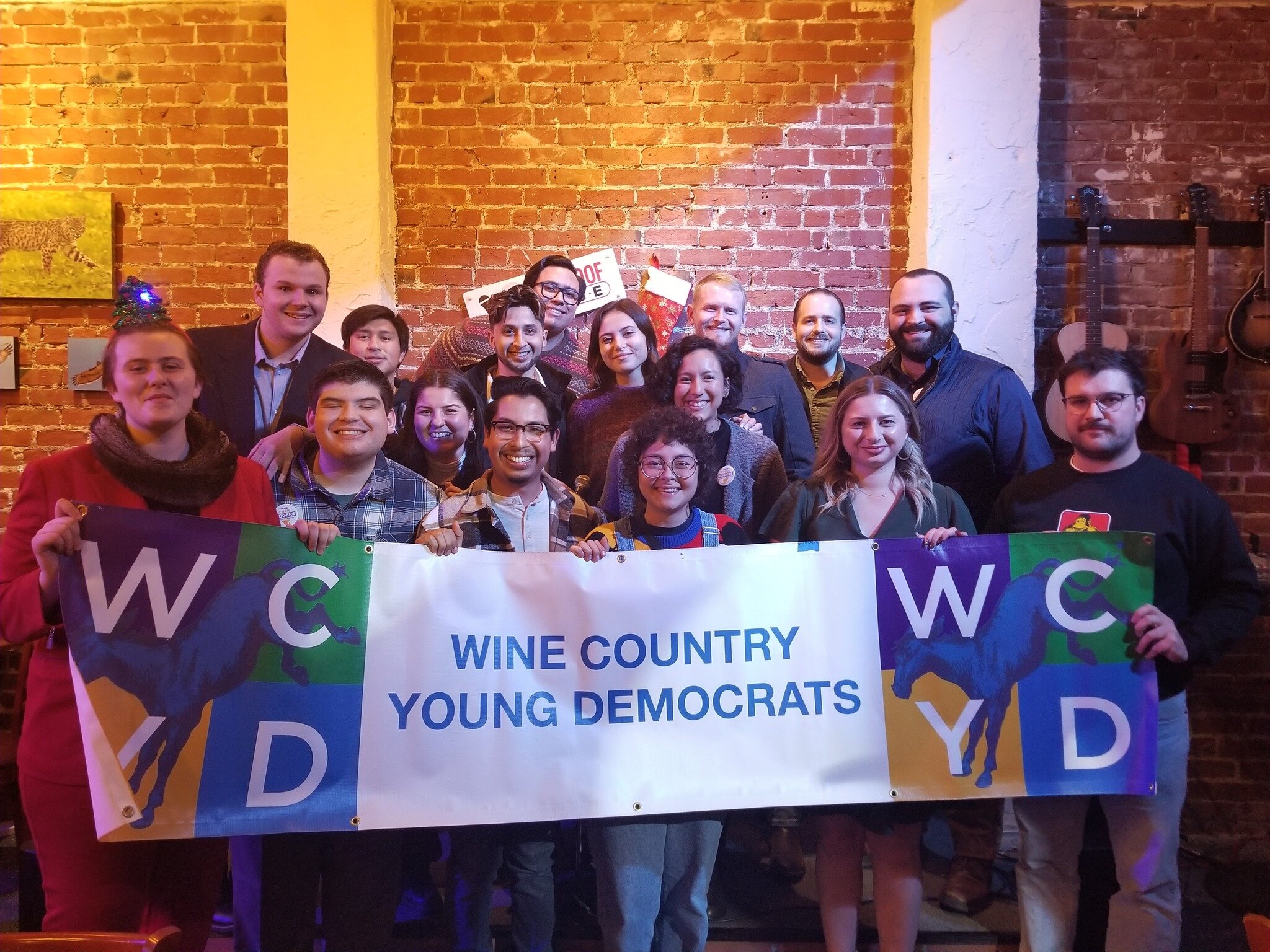 It was great to see new and old faces last night at the Sonoma County Democratic Party/Wine Country Young Democrats Holiday Social and Trivia Night! While we didn't manage to triumph in trivia this year, we'll be back for revenge in 2024! Thank you t