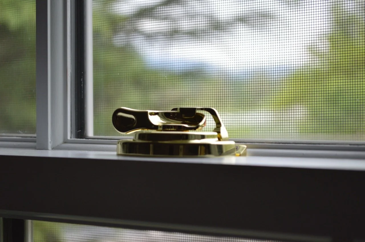 How to clean window screens