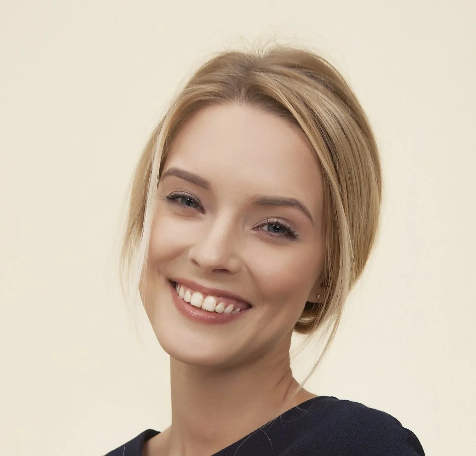 Ingenue Essence Makeup