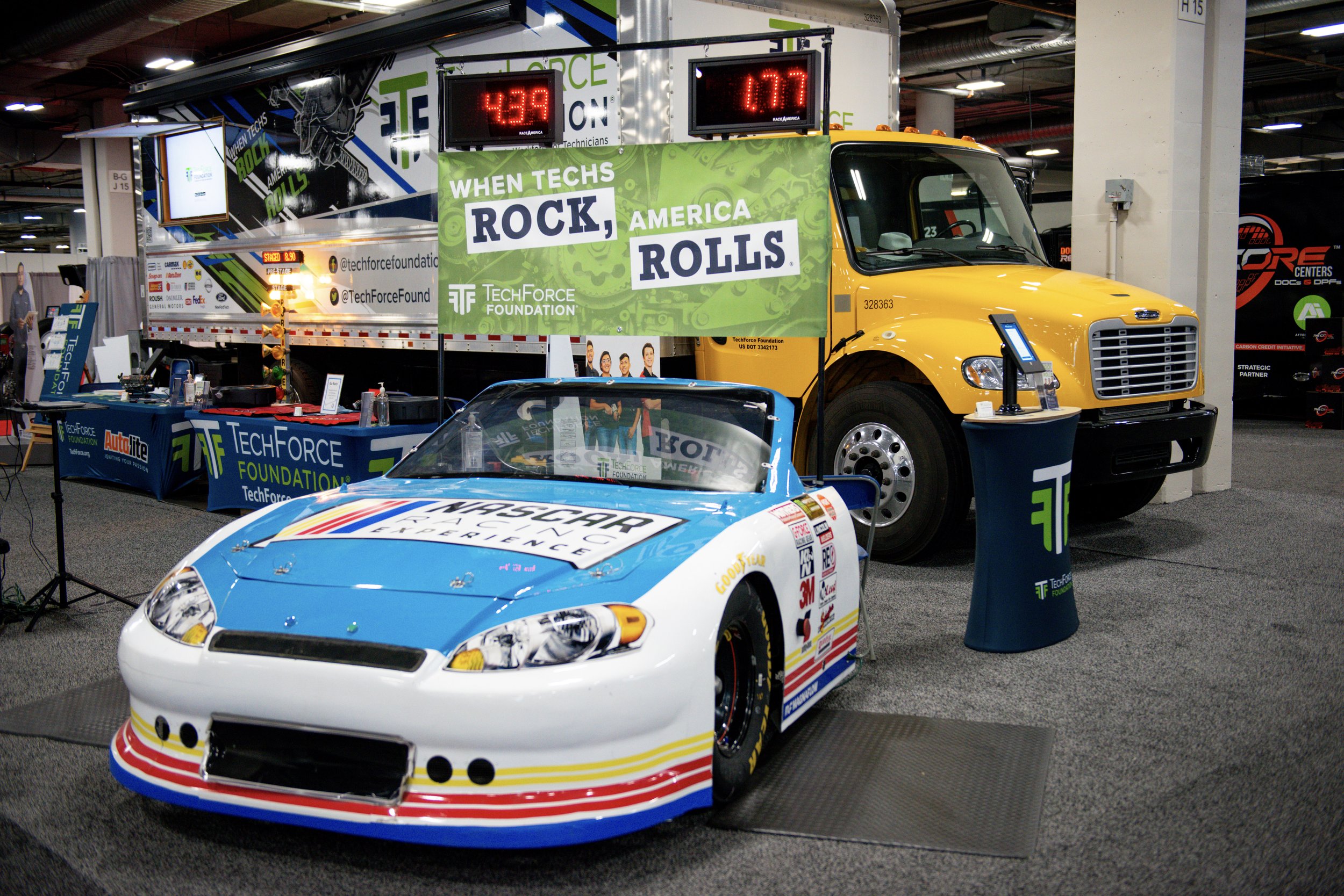 AAPEX TechForce Foundation 221031-204.jpg