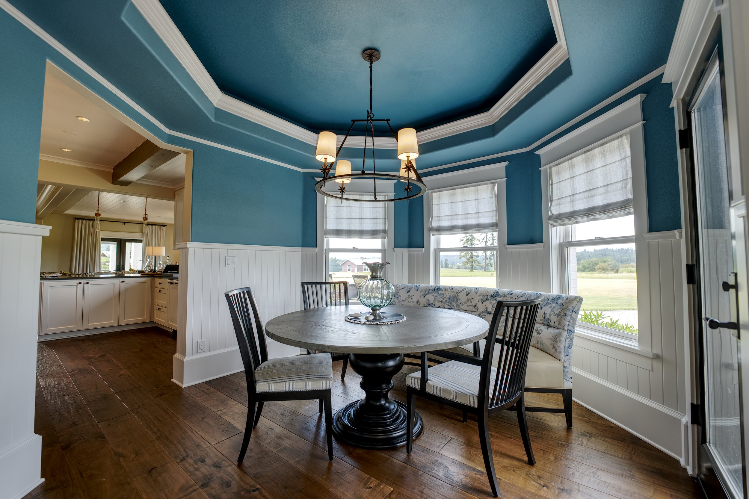 Round Dining Room.jpg