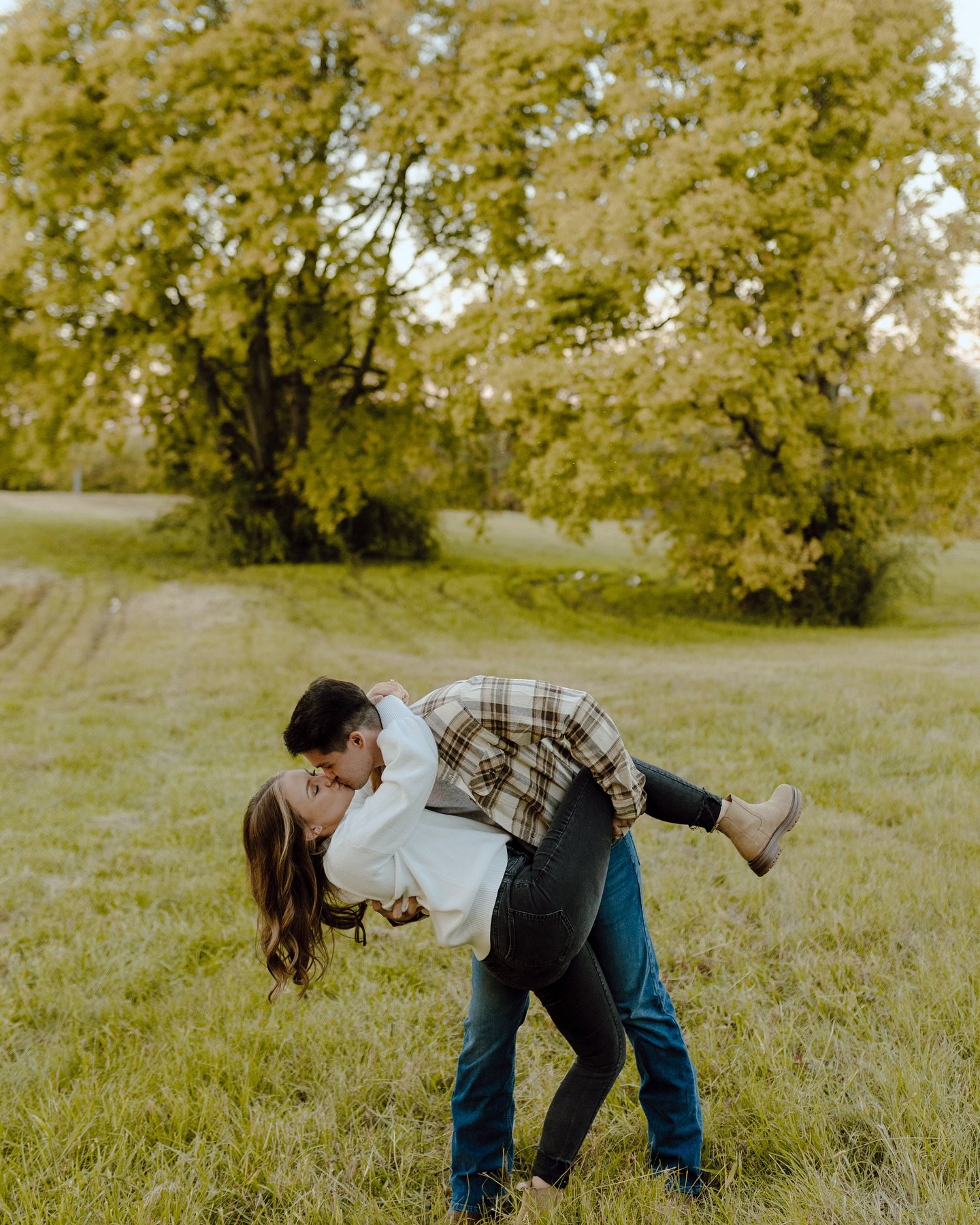 These sneak peeks from Braeden and Colby&rsquo;s engagement session 😍😍😍😍 I will never get over these.

So much looking forward to being a part of their wedding journey🫶
&bull;
&bull;
&bull;
&bull;
#engagementphotos #engagamentsession #msphotogra