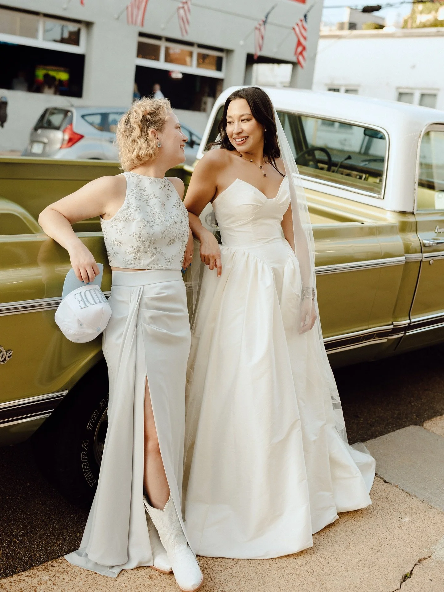Had the BEST time with Kakky and Ale with their beautiful friends and family. Will neverrr get over these getaway truck photos ππ
How fun to do an LGBTQ+ wedding during pride month, tooππ
Wedding located in: Oxford, MS
-H.W. Photography (MS + s
