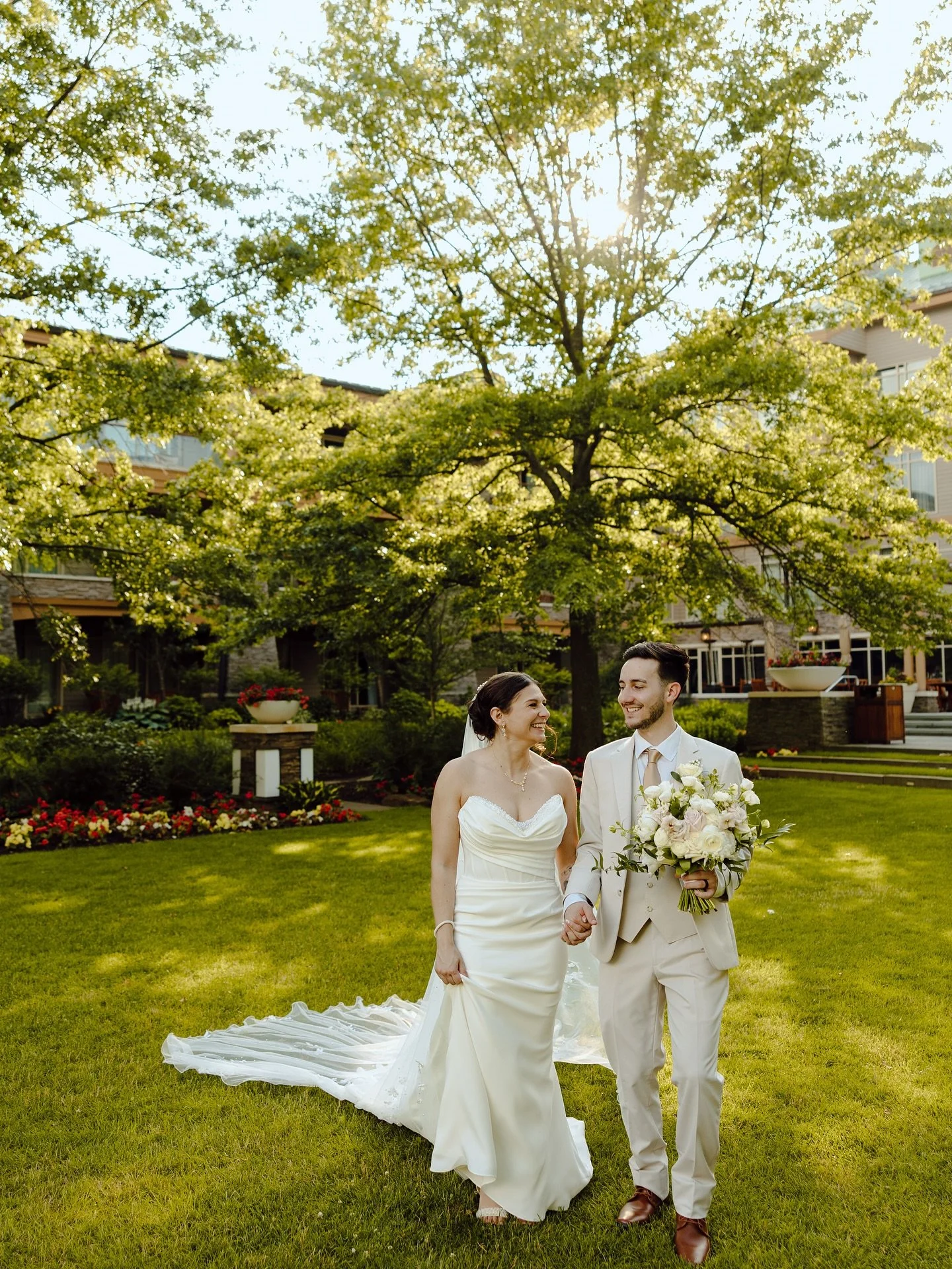 Another gallery completed, and still obsessing over these photos and day π«Άπ«Ά
Golden hour on wedding days never fails