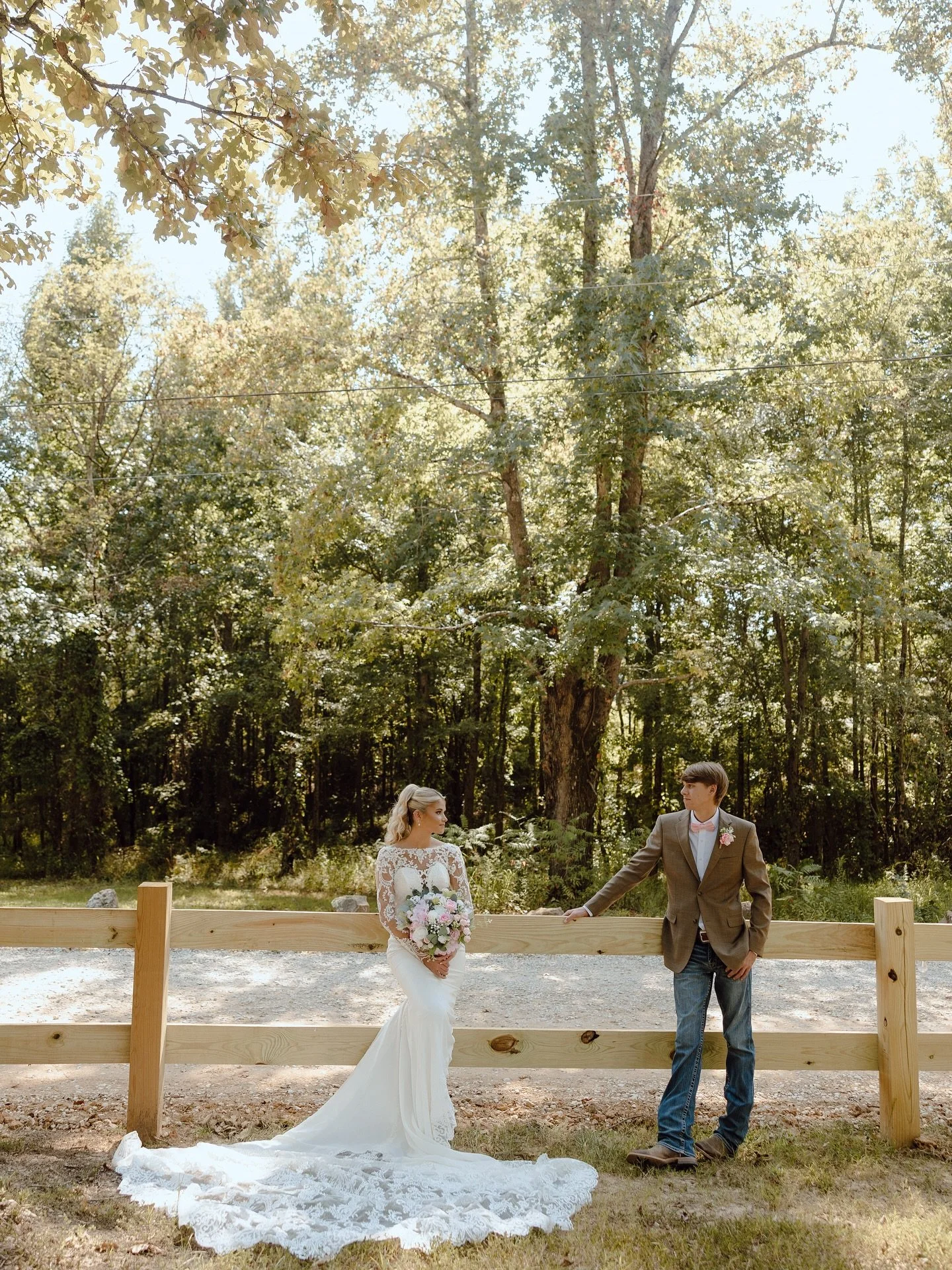 9.13.25 for the books๐๐ Laken & Jacob’s day was perfect. Love their sneak peeks and can’t wait to share more ๐ซถ๐๐
Loved loved photographing at Reflections in Myrtle, MS. Such a cute venue and so much opportunity for creativity, w