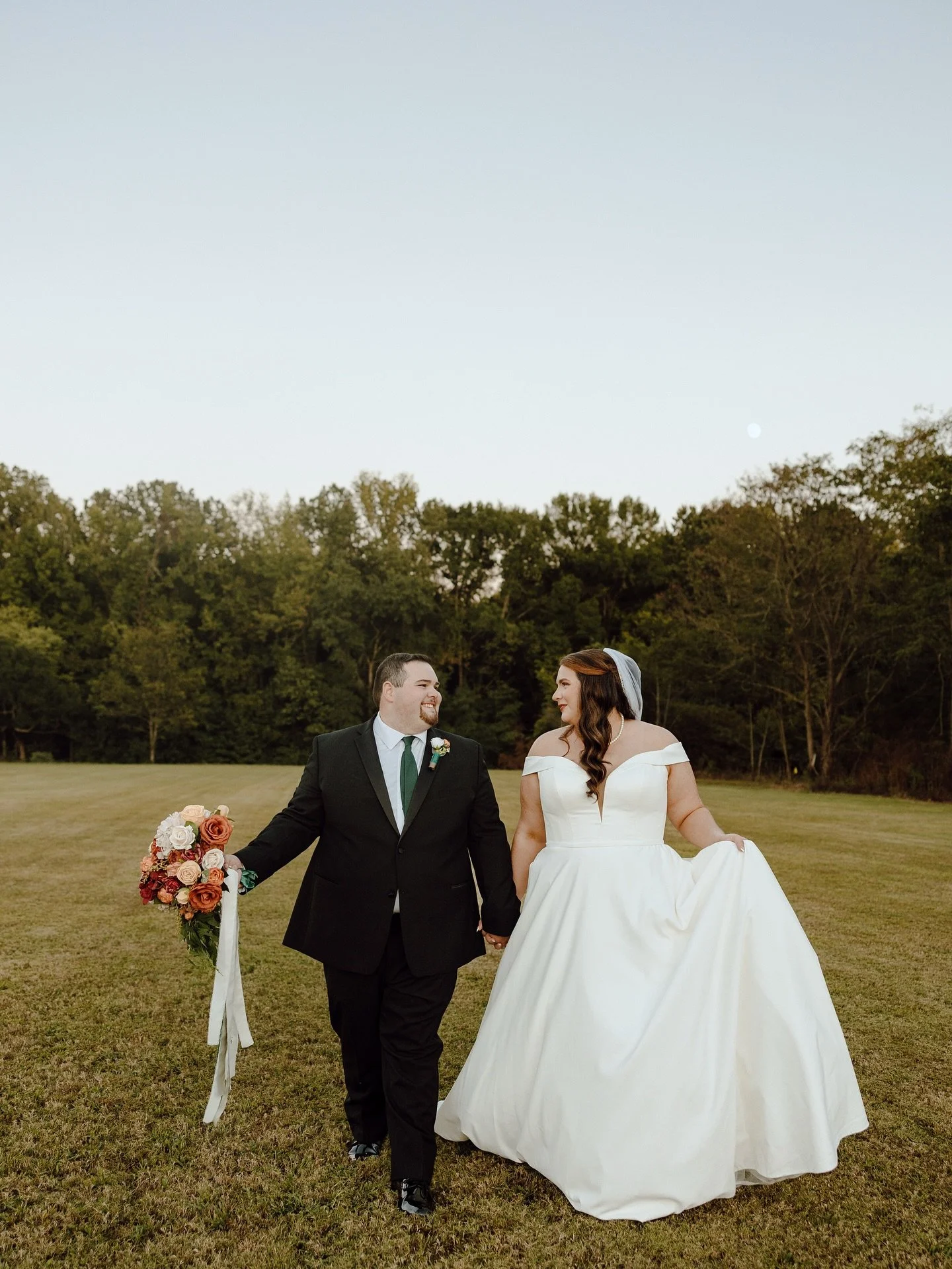 All 20 slides for the gram because πππ
Landon & Michaela’s Oct wedding was quite literally perfect. I still cannot get over the sweet and raw emotions captured from these two, such pure and authentic love. 10/4/25 π«Άπ«Ά