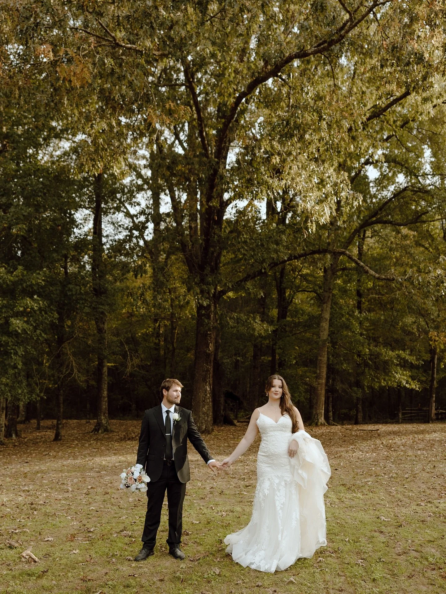 Ariel + Tyler 11.1.25 sneak peeks 🥳🥳

I had so much fun being a part of the Jenkins&rsquo; beautiful wedding day. All 20 instagram slides because who else can&rsquo;t stop looking at them🤩😍🥰

November weddings in the outskirts of Jackson, Missis