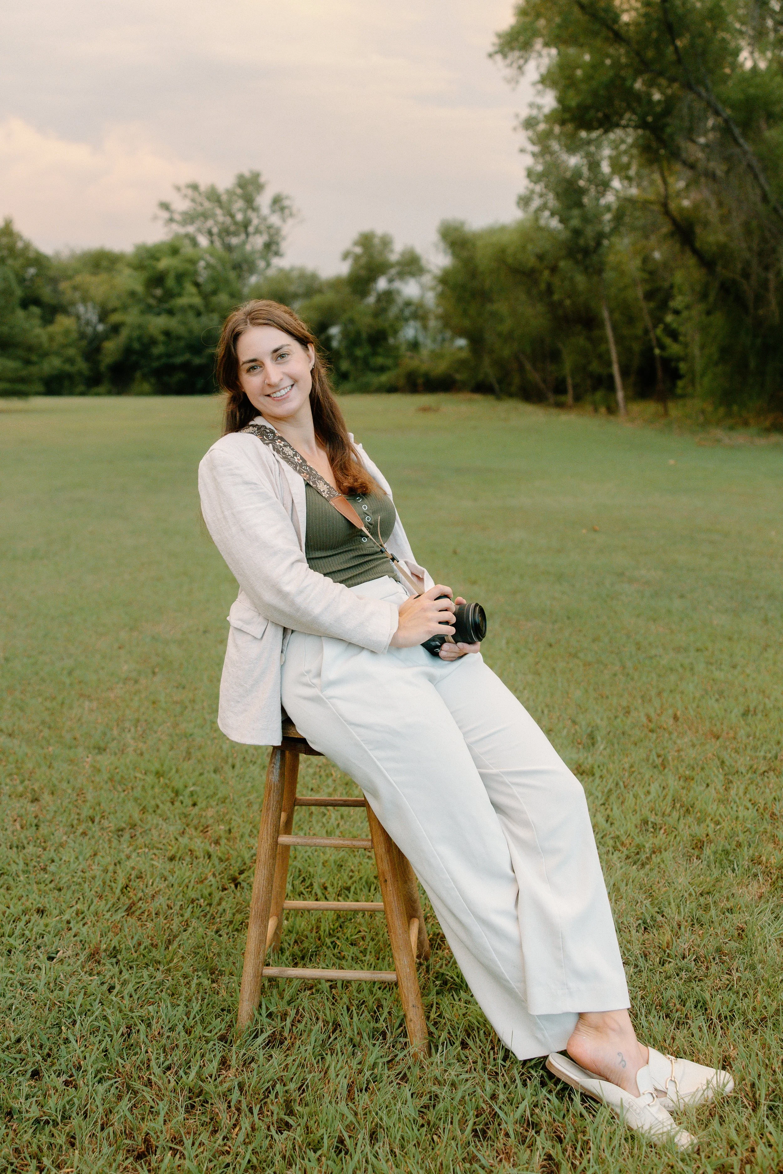 Hannah Ellis Photography branding portraits, capturing weddings and seniors in Tupelo, Oxford, Starkville, and destination.