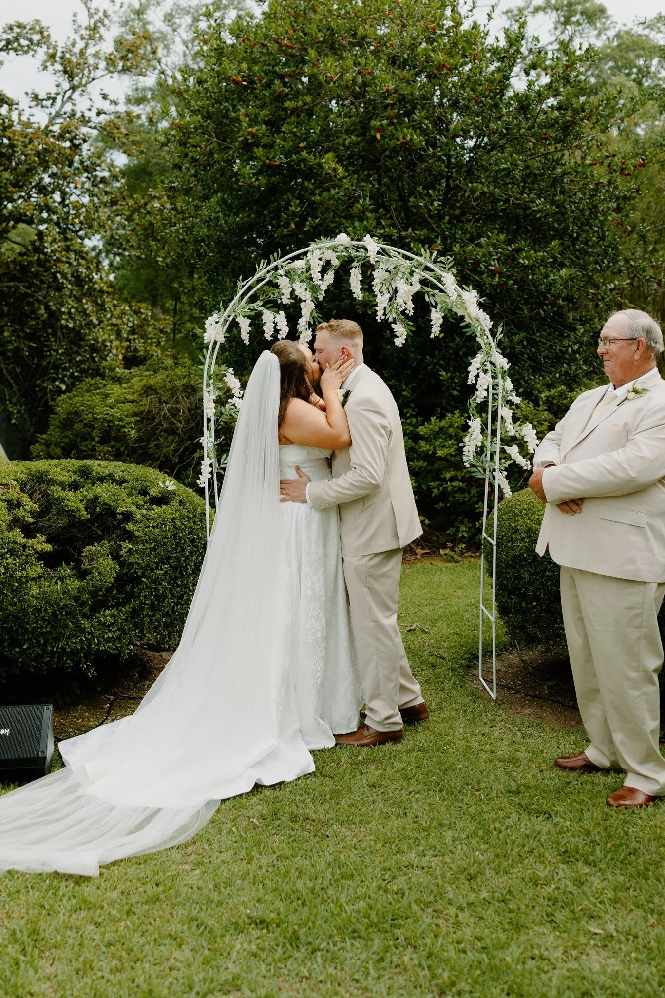 Husband and wife portarit captued at Magnolias of Aberdeen, shot by Hannah Ellis Photography
