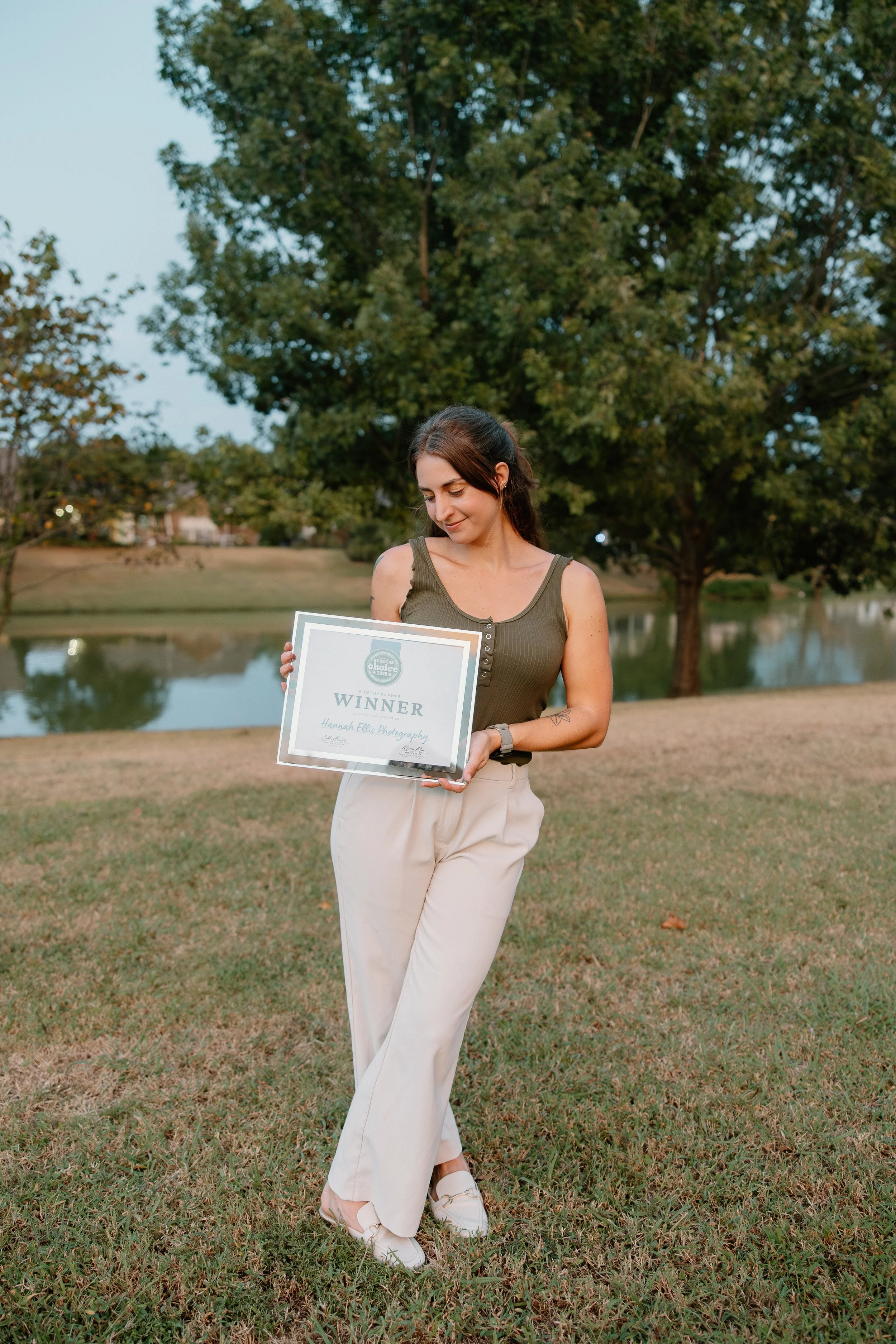 Hannah Ellis Photography branding portraits, capturing weddings and seniors in Tupelo, Oxford, Starkville, and destination. Showing off recent Readers Choice Awards certification.