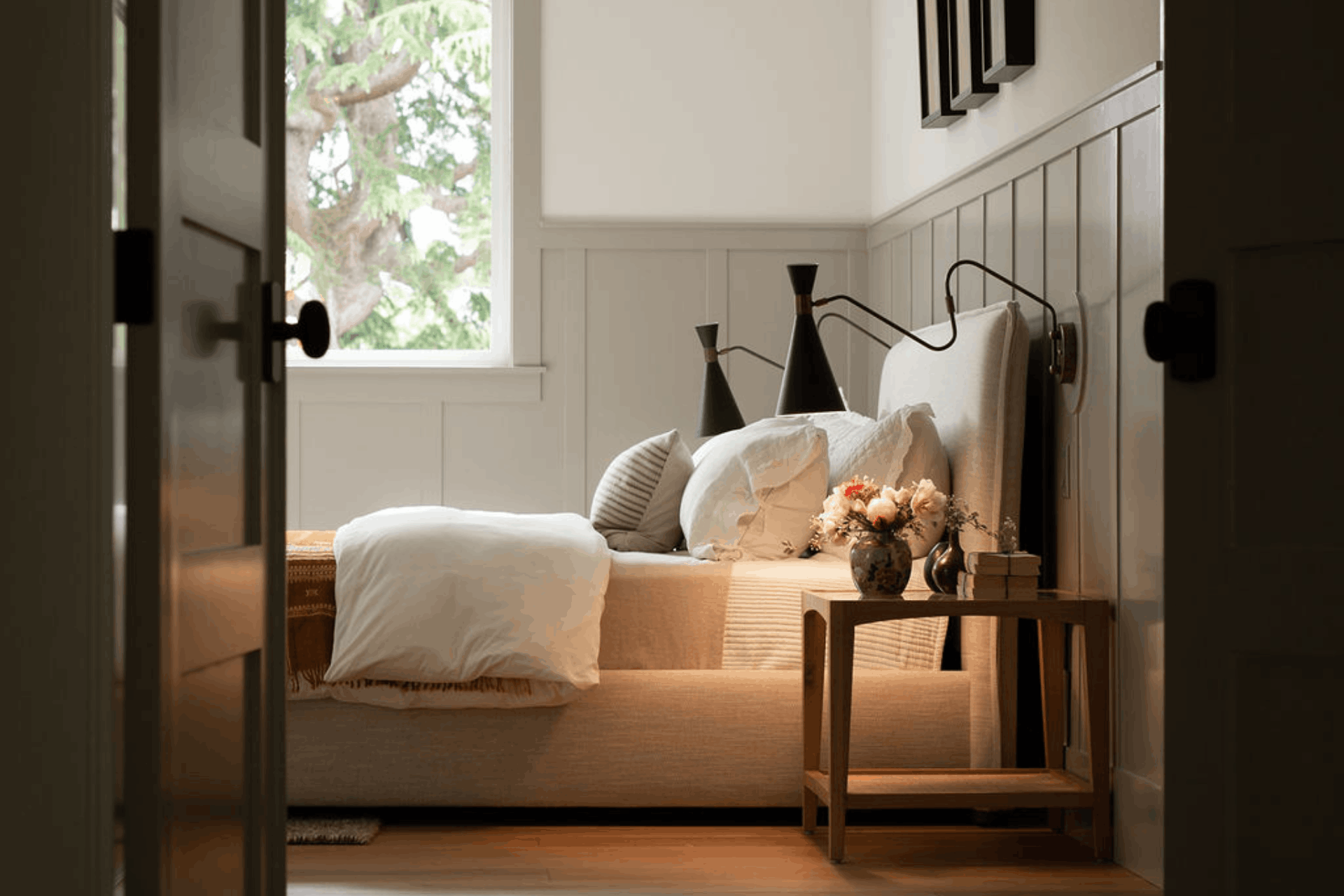 how much do interior designers charge