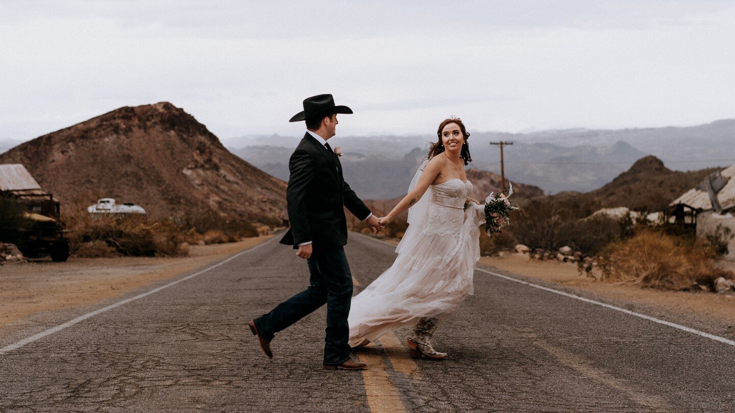 &quot;I will love the light for it shows me the way, yet I will endure the darkness because it shows me the stars.&quot;

Shot for @onyxandarrowphotography 
.
.
.
#lasvegas #lasvegaselopement #lasvegaselopementphotographer #elopementvideographer #las