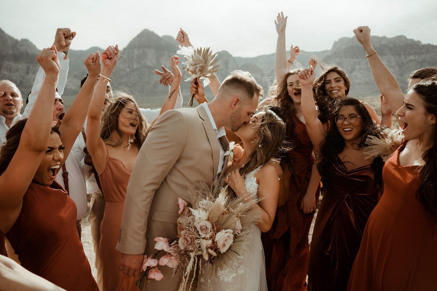 Nothing like being surrounded by love 🤍
.
.
.
.
.
.
Shot for @onyxandarrowphotography
#destinationwedding #destinationweddingphotographer #huffpostido #strictlyweddings #lasvegasweddingphotographer #vegaswedding #weddings #weddinginspo #elope #elope