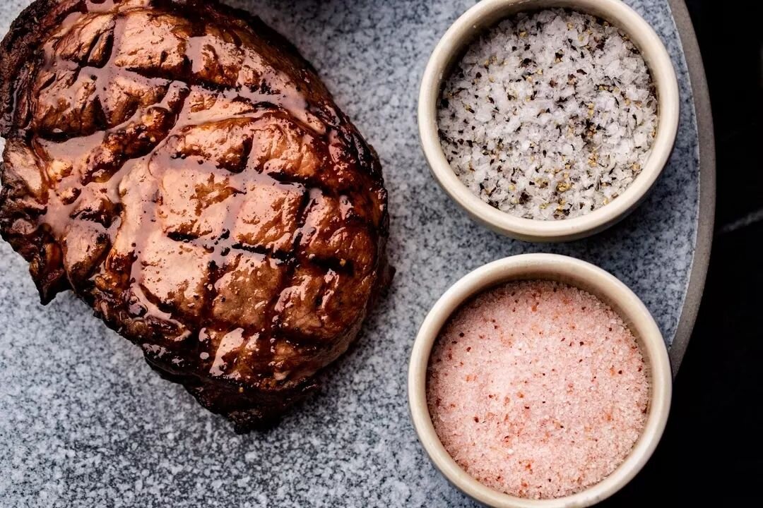 Your steak, your choice of salt!

When it comes to seasoning your steak, we believe in giving you options. Choose between&nbsp;Pink Salt, Garlic &amp; Herb Salt &amp; Sea Salt to elevate your steak.