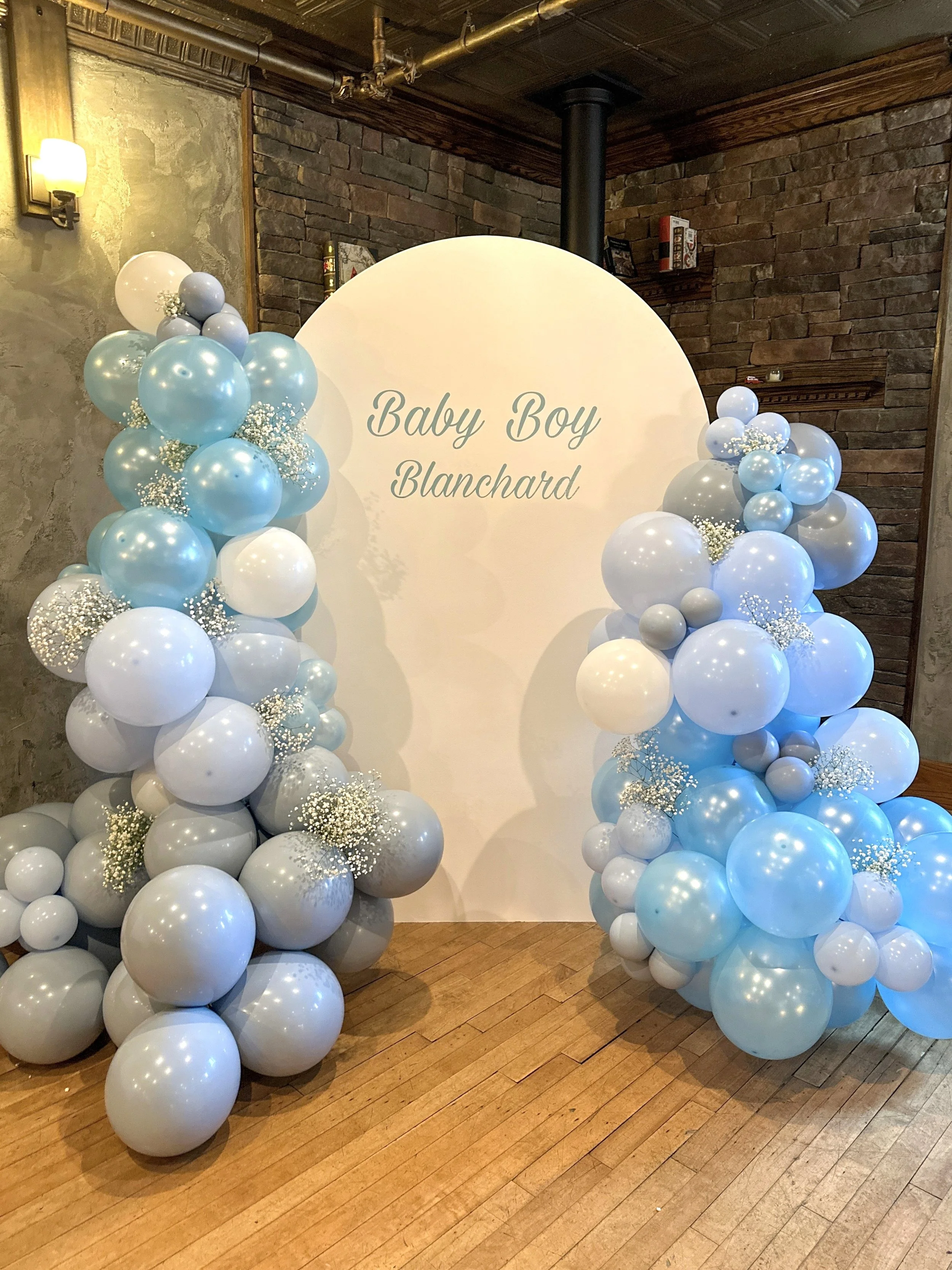 12' of Matte & Glossy Balloons with Baby's Breath