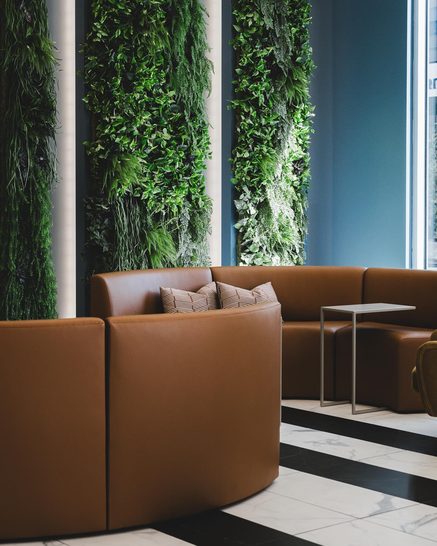 Live walls, curated art, beautiful furniture. Student housing at Union Tempe at ASU is beautifully designed by @levelup.interiors and so very welcoming.