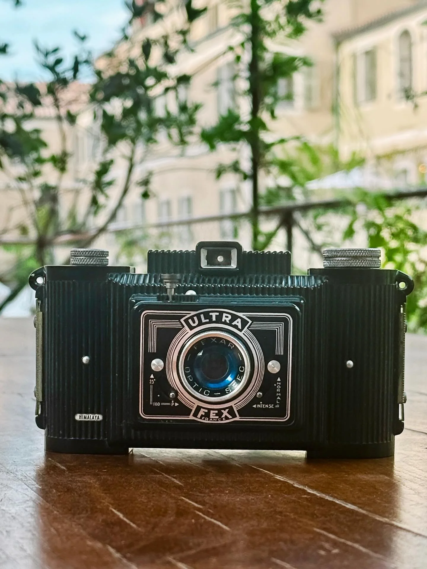 Found this gem while browsing an antique market in Nice, France today! Will be available in the studio as a prop, or if you want to bring film and try your hand, starting Sept. 15. 📸 

French-made camera model from the 1959s. 120 film.