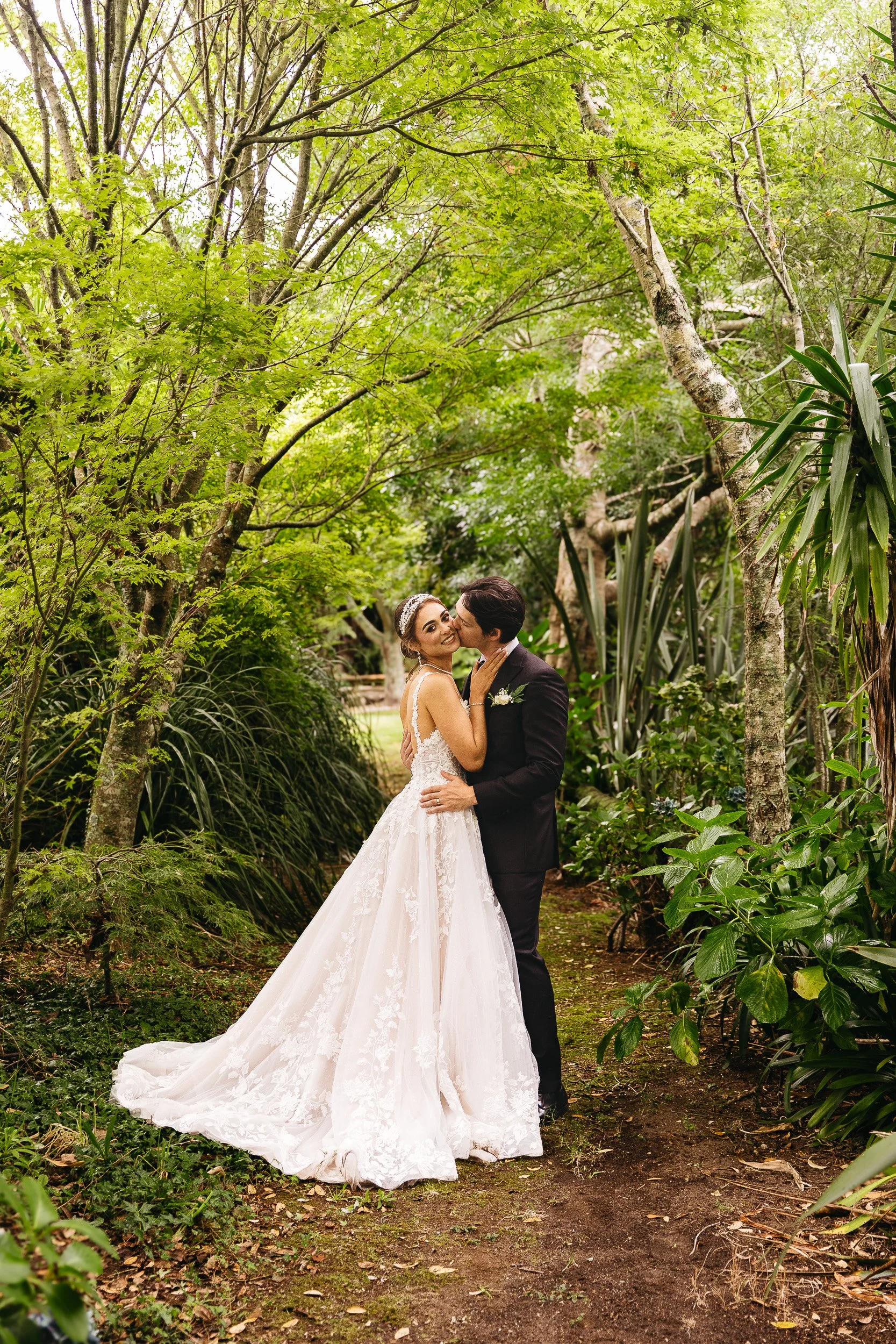 Ilumography Justin Ane Riverbend Garden New Plymouth wedding_001.jpg