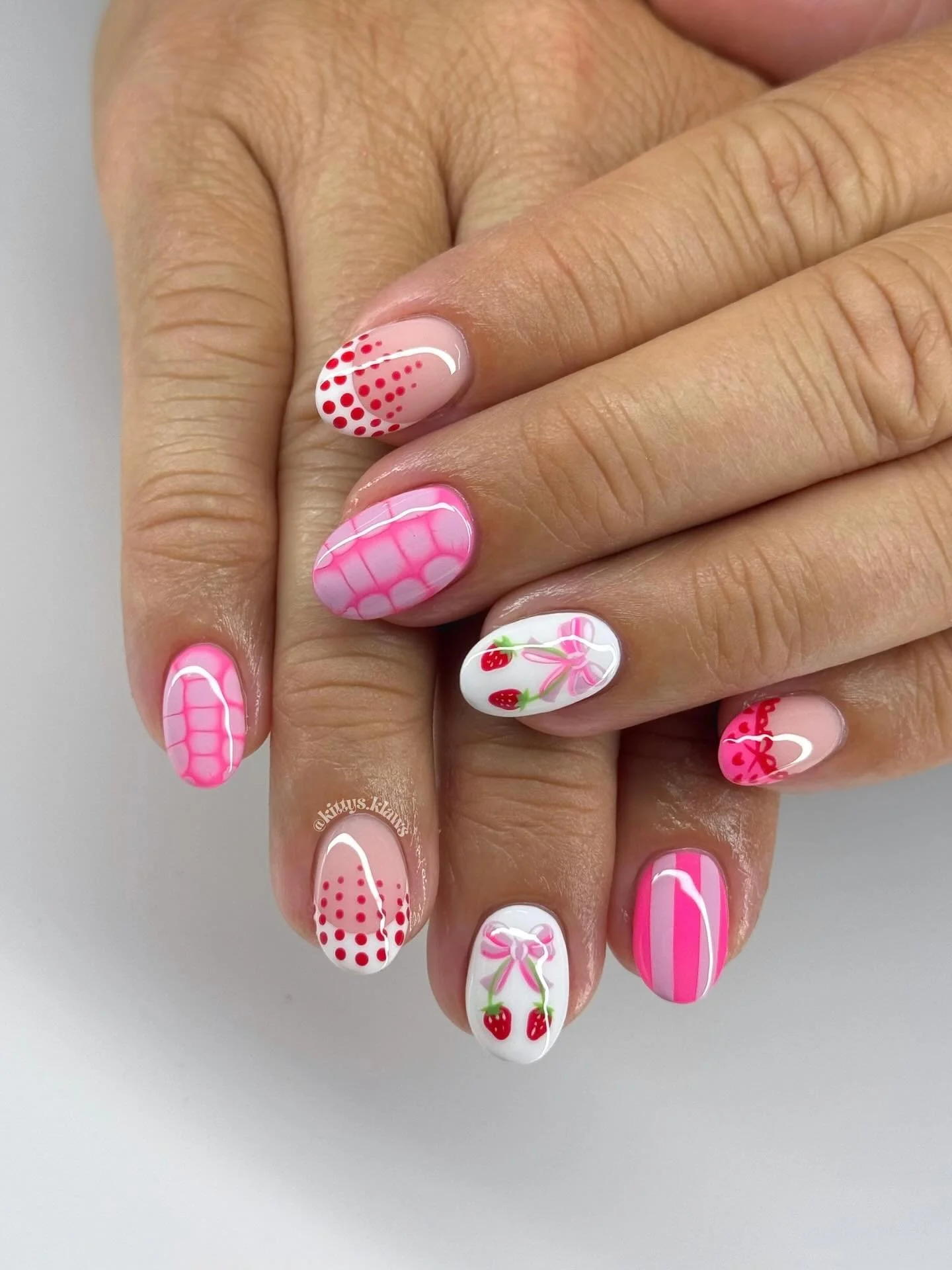some fun nails over the last month! i still have some limited openings for september! booking link in my bio ✨💖
.
.
.
.
.
.
.
.
.
.
.
#nails #nailart #nailartist #nailsnailsnails #handpainted #gelx #apr&egrave;s #gelxextensions #structuredmanicure #