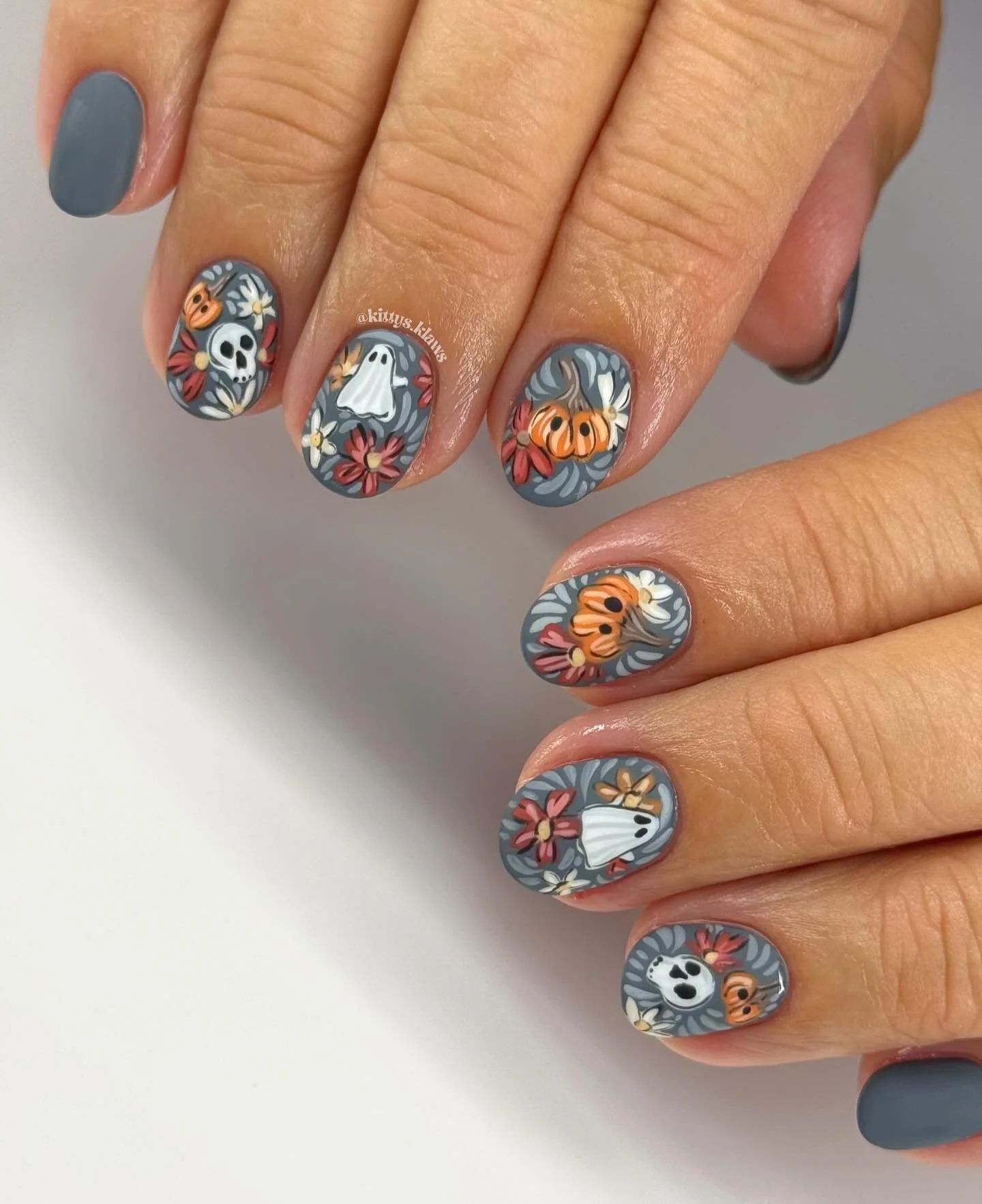 spooky sets loading&hellip;
.
.
.
.
.
.
.
.
.
.
#nails #nailsofinstagram #nailart #nailinspo #nails💅 #naildesigns #nailsonfleek #nailswag #octobernails #nailartist #smallbusiness #almondnails #nailaddict #nailpolish #trendynails #halloween #funnails
