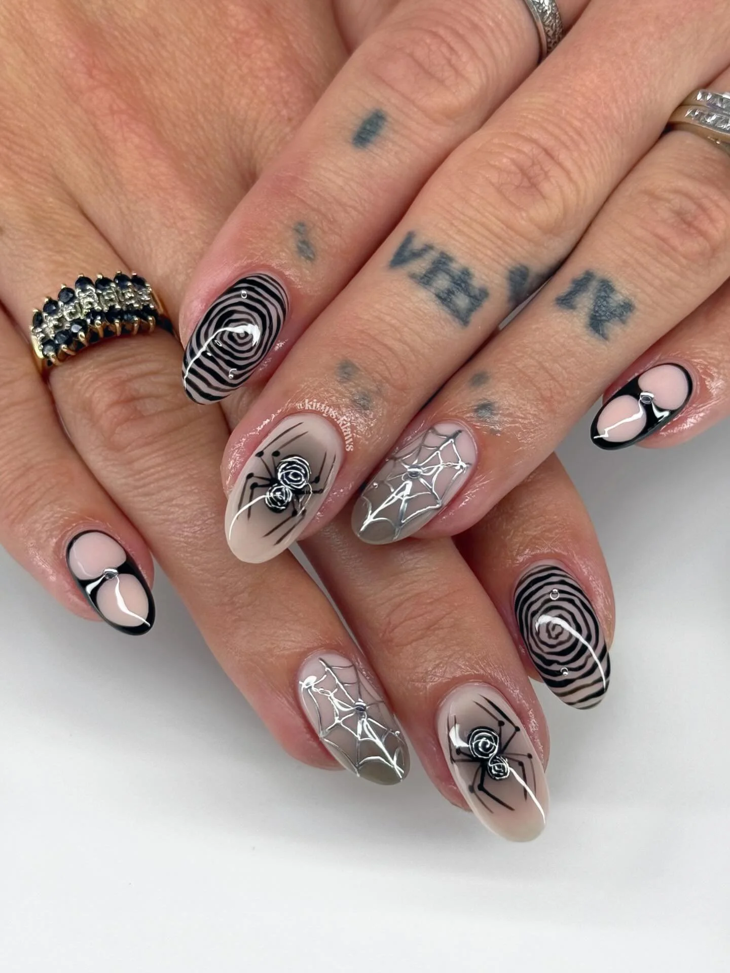 spoooooooky sets๐ท๏ธ november books open tomorrow, sunday 10/26 at 12pm! watch my stories when the link drops! 
.
.
.
.
.
.
.
.
.
.
.
.
.
.
.
#nails #nailsofinstagram #nailart #nailinspo #nails๐
 #naildesigns #nailsonfleek #nailswag #octobernails #nai