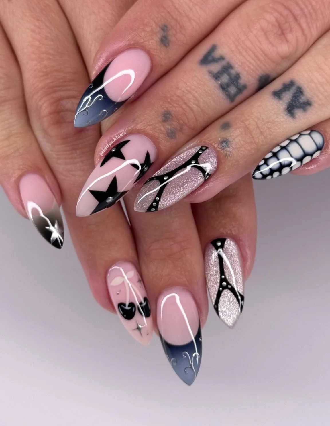 this nail photo dump is 100% worth the scroll! 💅🏼
may books are now open - link is on my stories! ✨🌸💕🍀
.
.
.
.
.
#nailart #structuredmanicure #gelx #naildesign #springnails