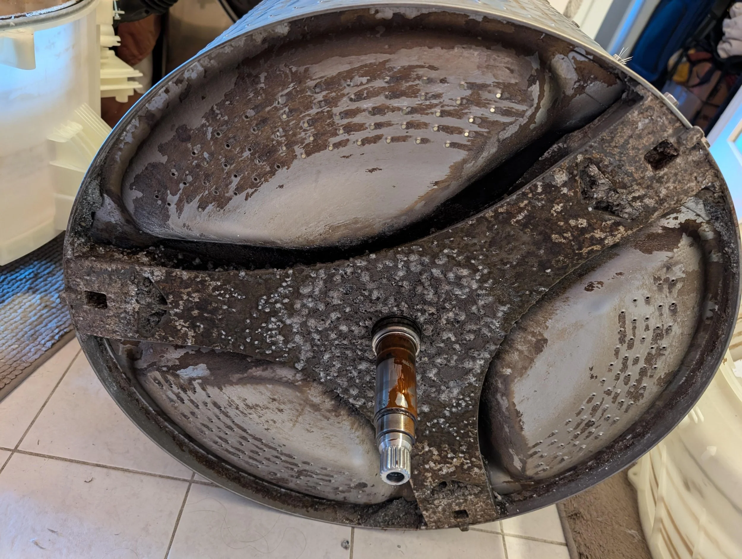 very-dirty-washer-drum-v0-lntrd2k6yrrd1.jpg