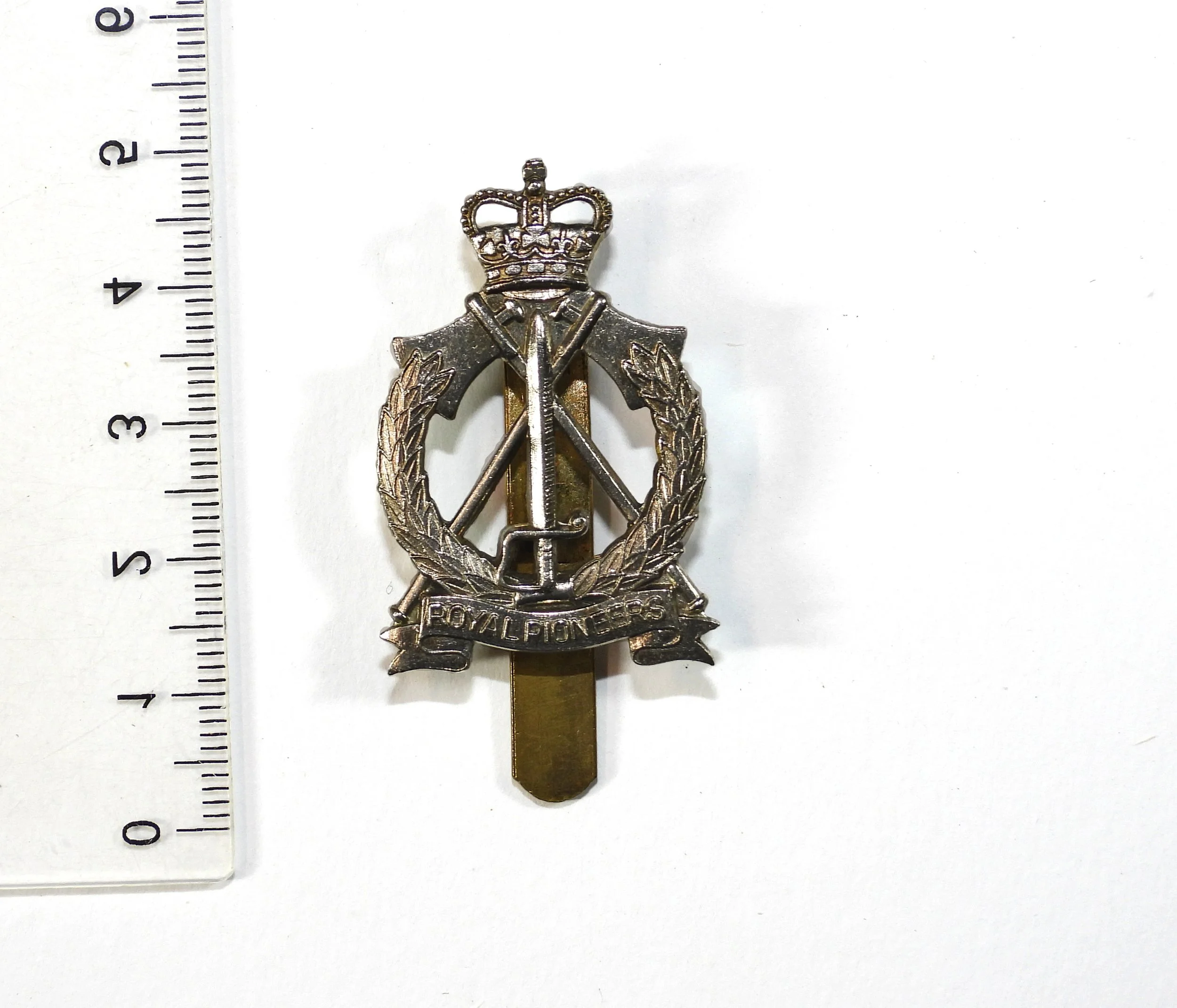 Royal Pioneer Corps Cap Badge. 2nd Pattern. British Army, United Kingdom.