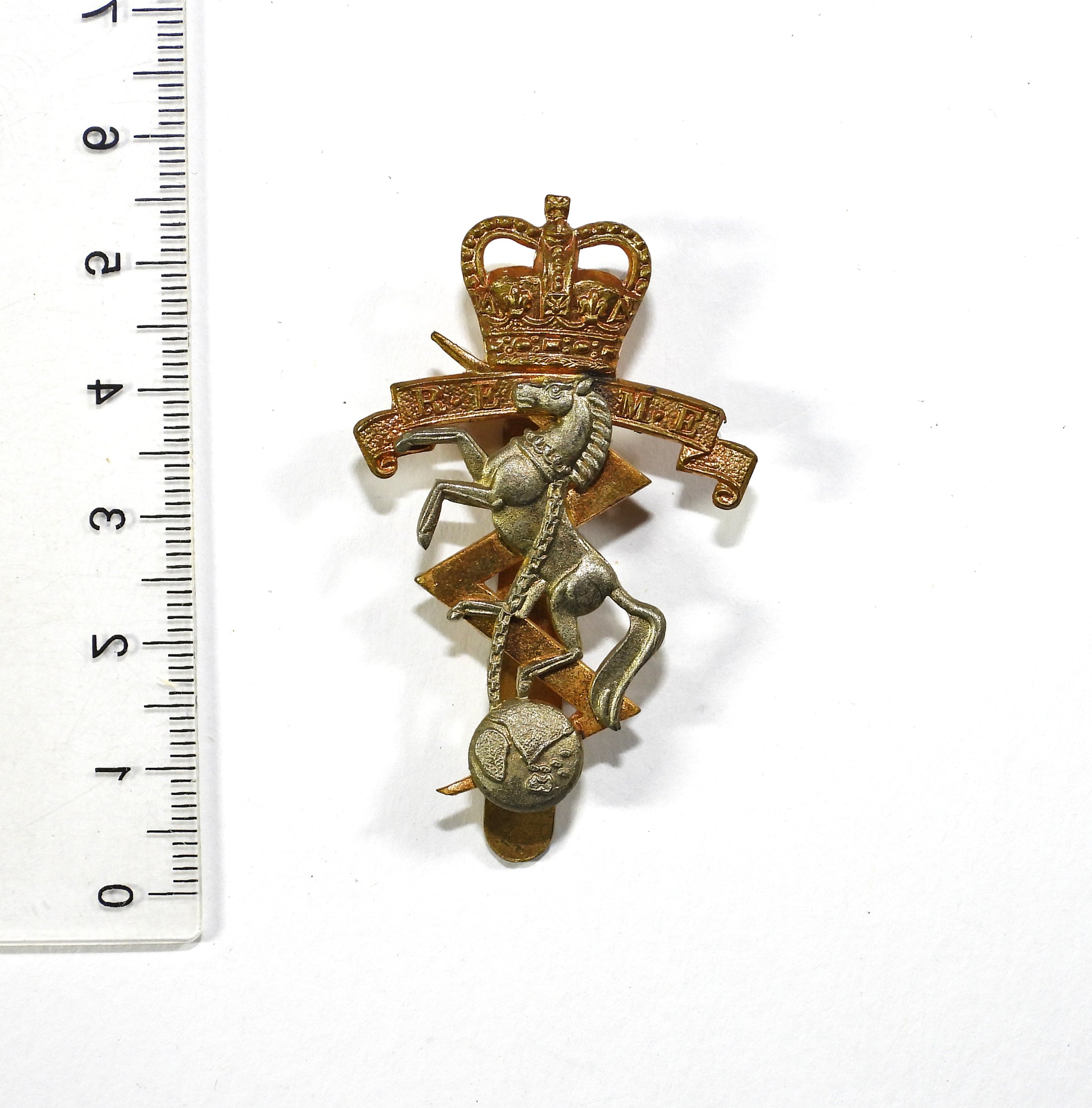 Royal Electrical & Mechanical Engineers Cap Badge. British Army, United Kingdom.