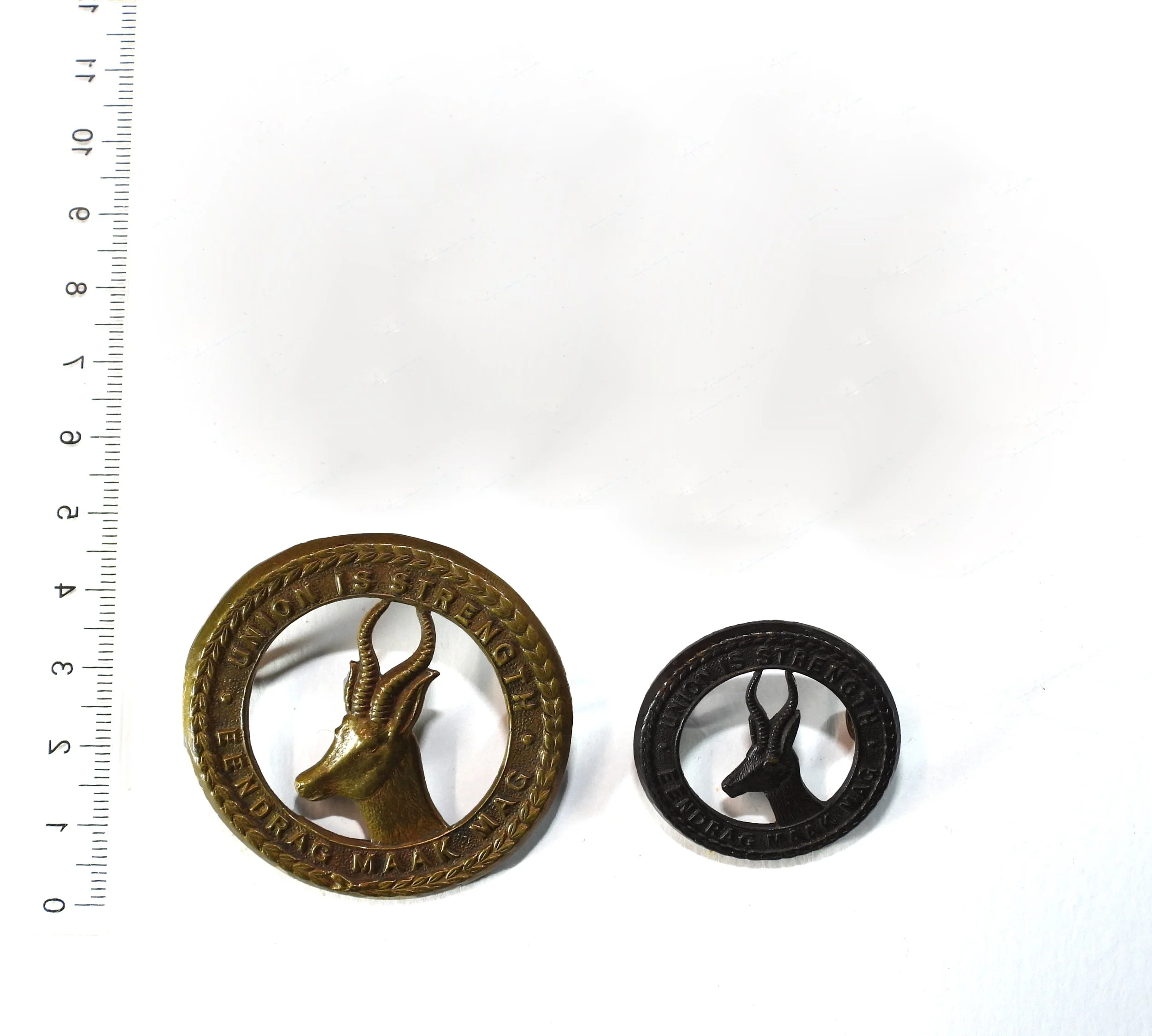Union of South Africa Defence Force General Service Cap and Collar Badge (2). South Africa, WW2.