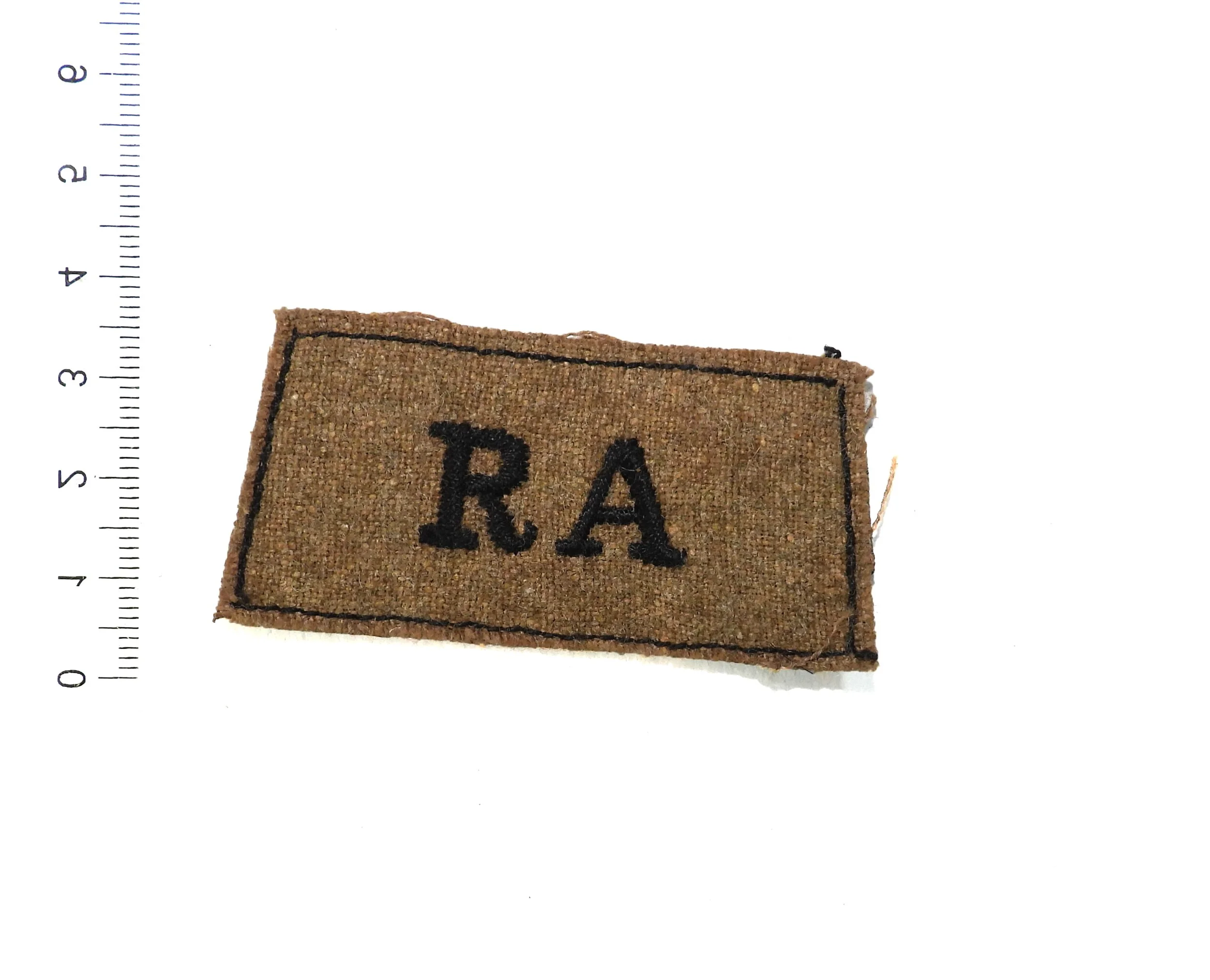 British Army Royal Artillery (R.A.) WW2 Slip-on Cloth Shoulder Title. United Kingdom.