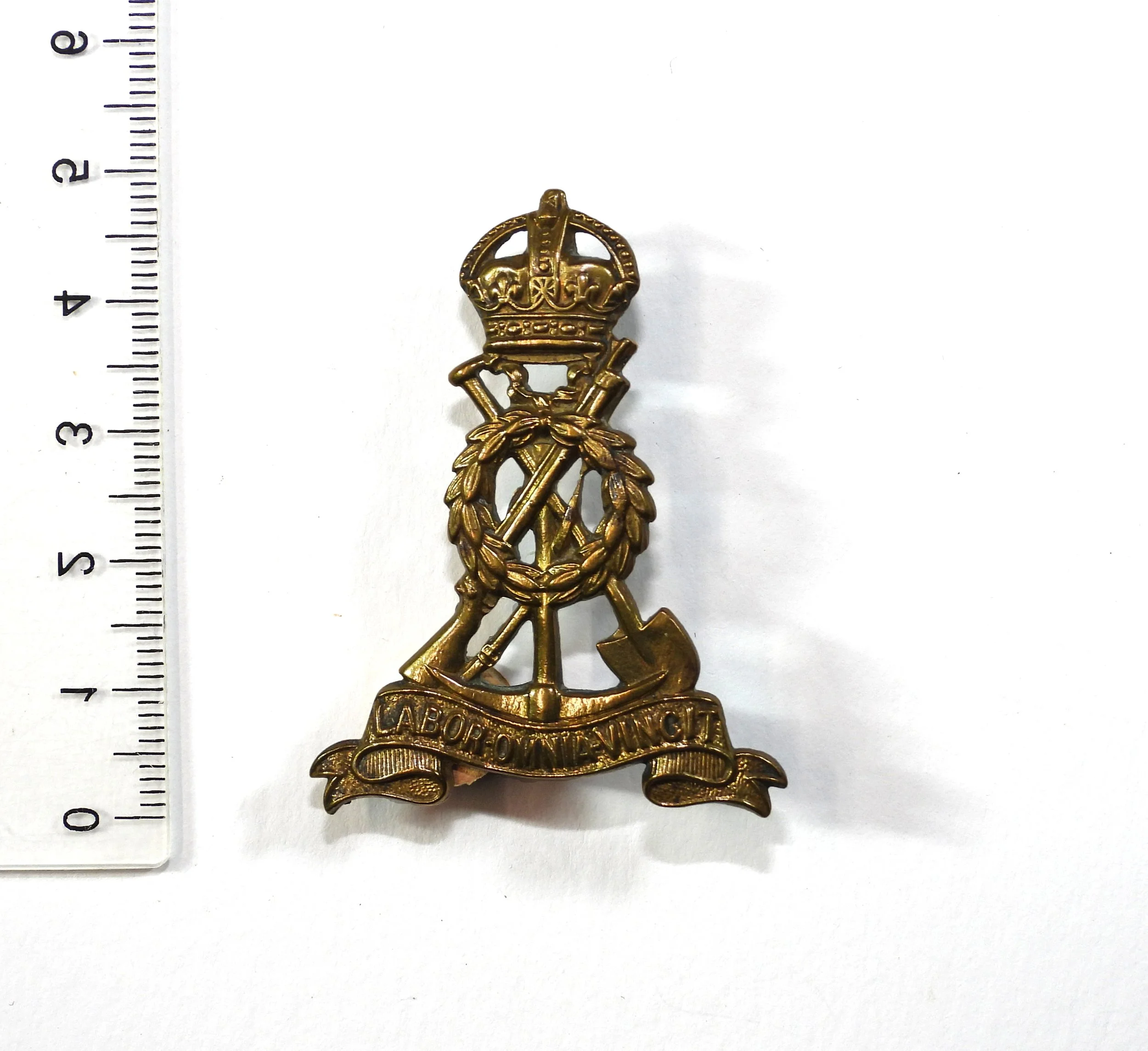 Pioneer Corps Cap Badge. United Kingdom.